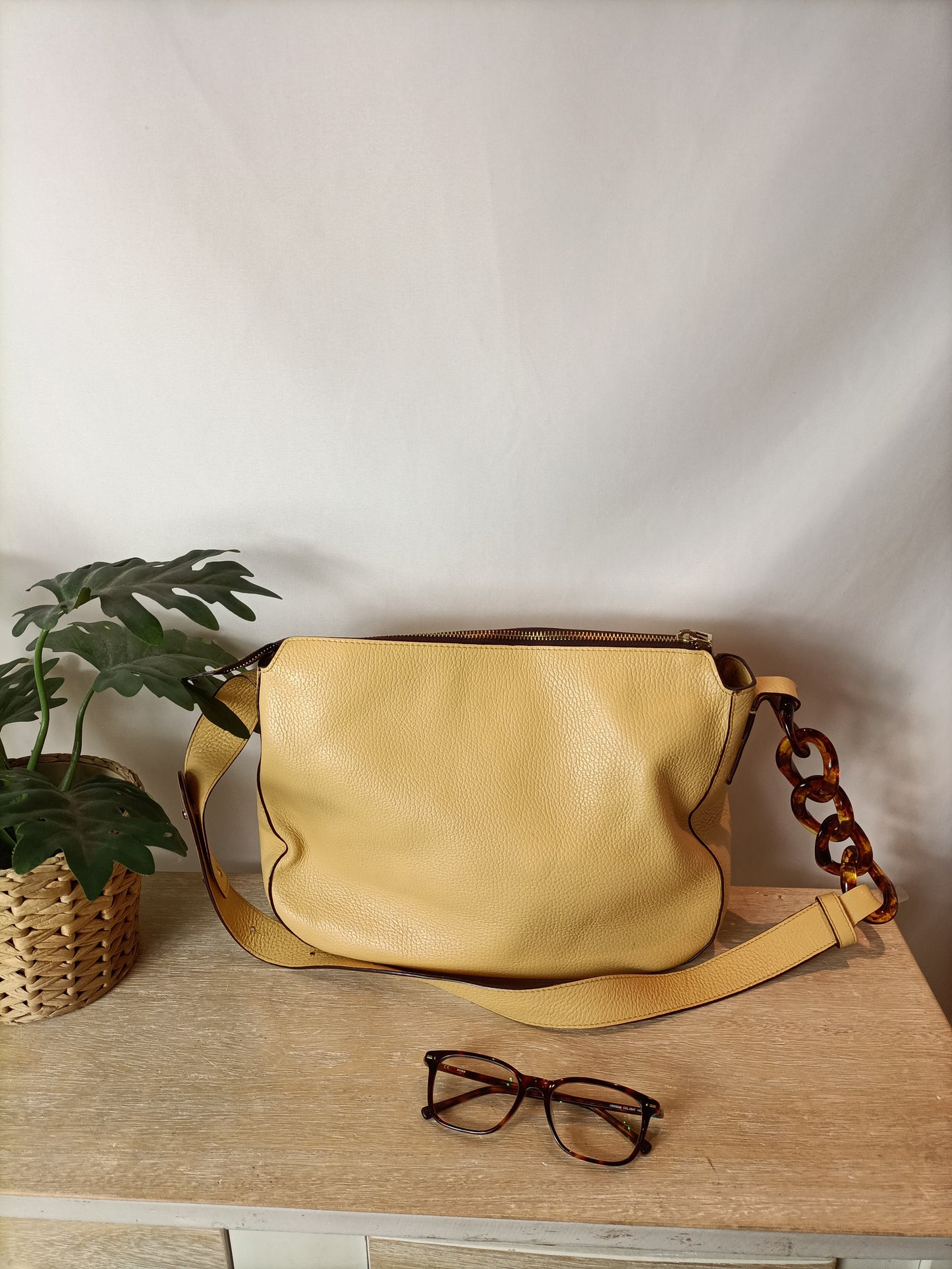 TOUS. Bolso piel color vainilla.