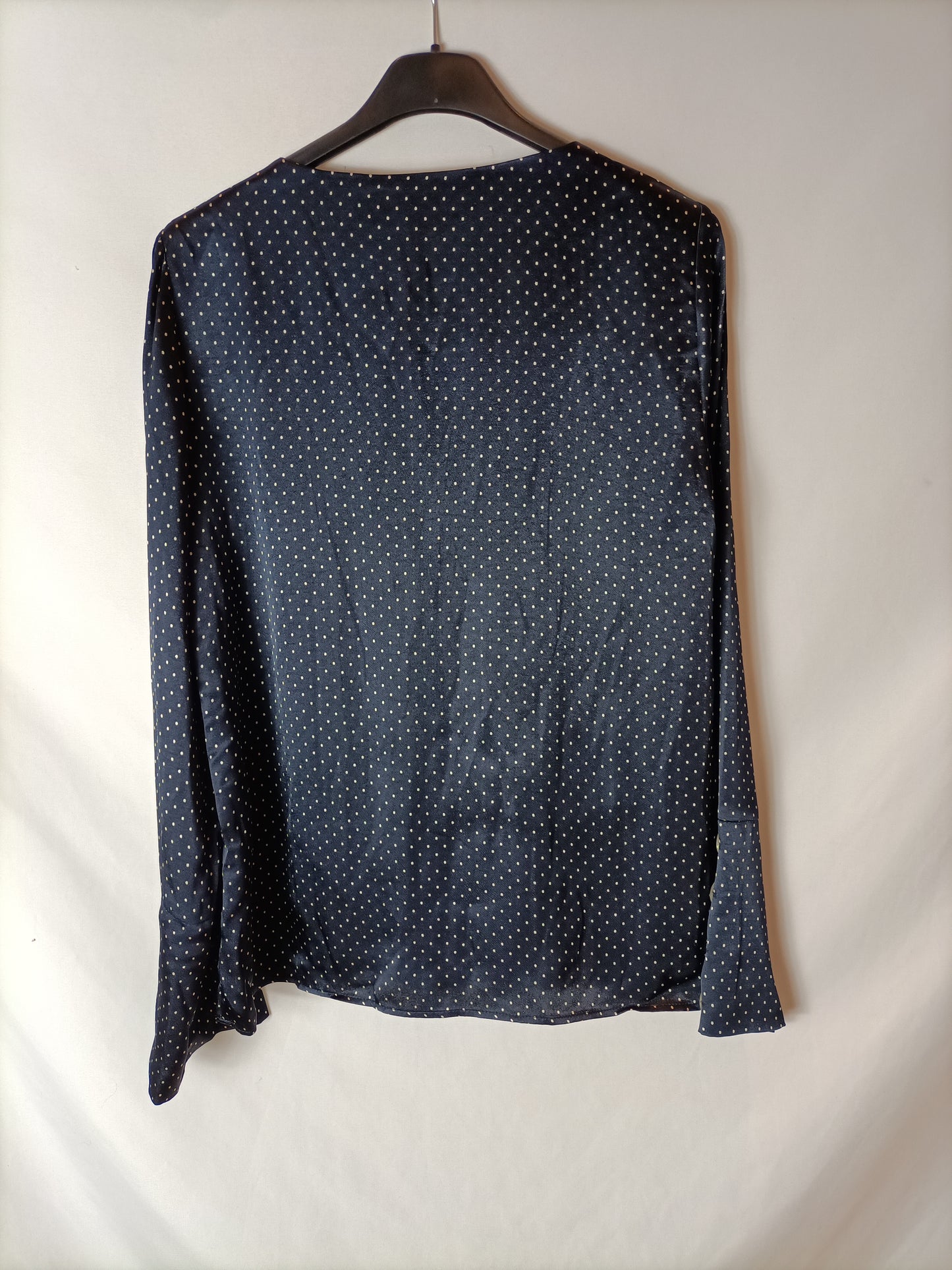 STRADIVARIUS. Blusa azul lunares T.s