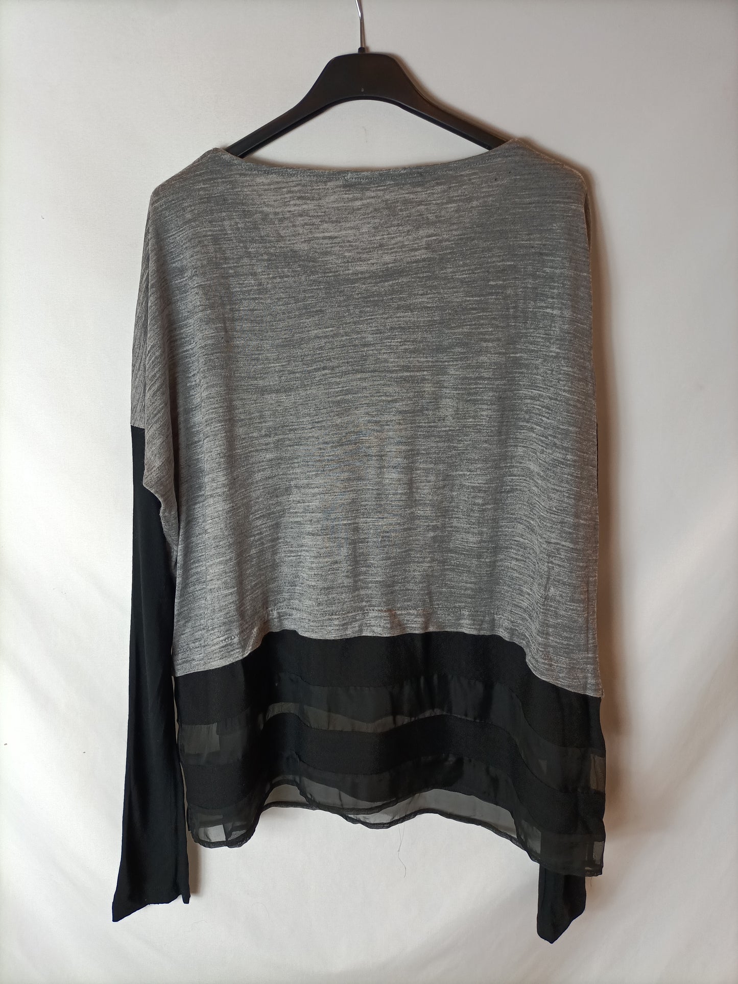 ZARA. Camiseta gris doble textura T.m