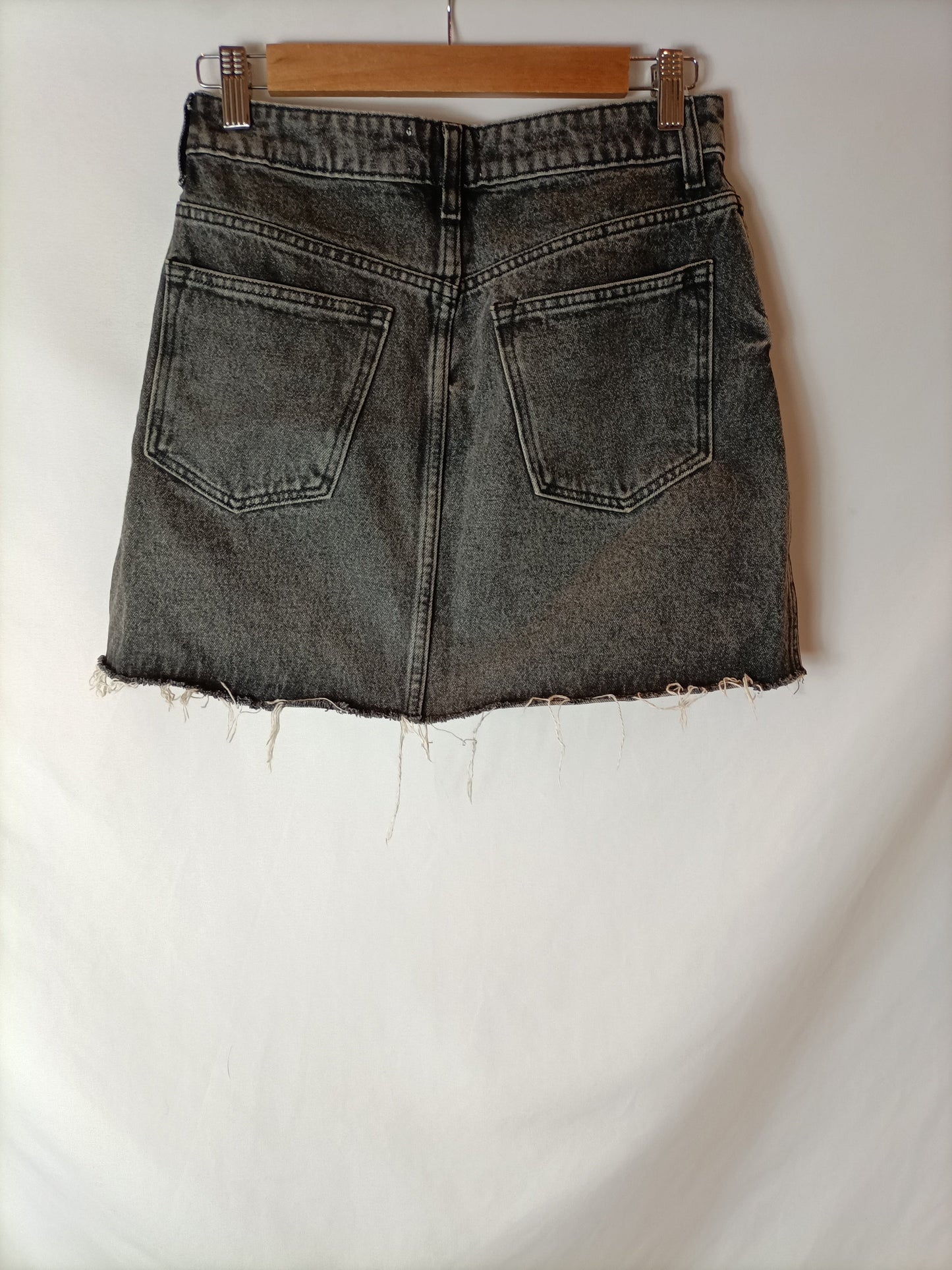 BERSHKA. Gray denim skirt T.36