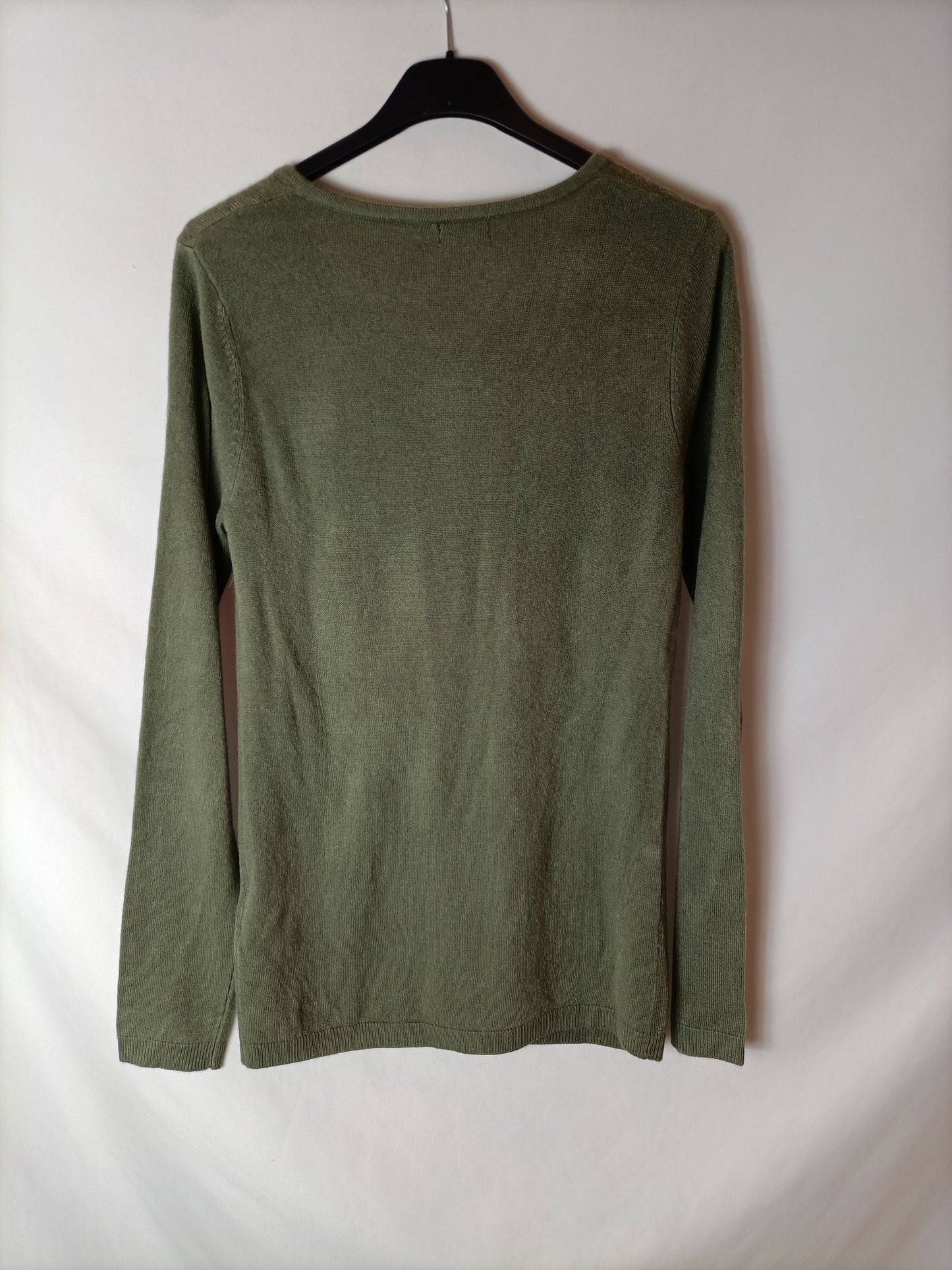 IN EXTENSIVE. Green cardigan. TXS