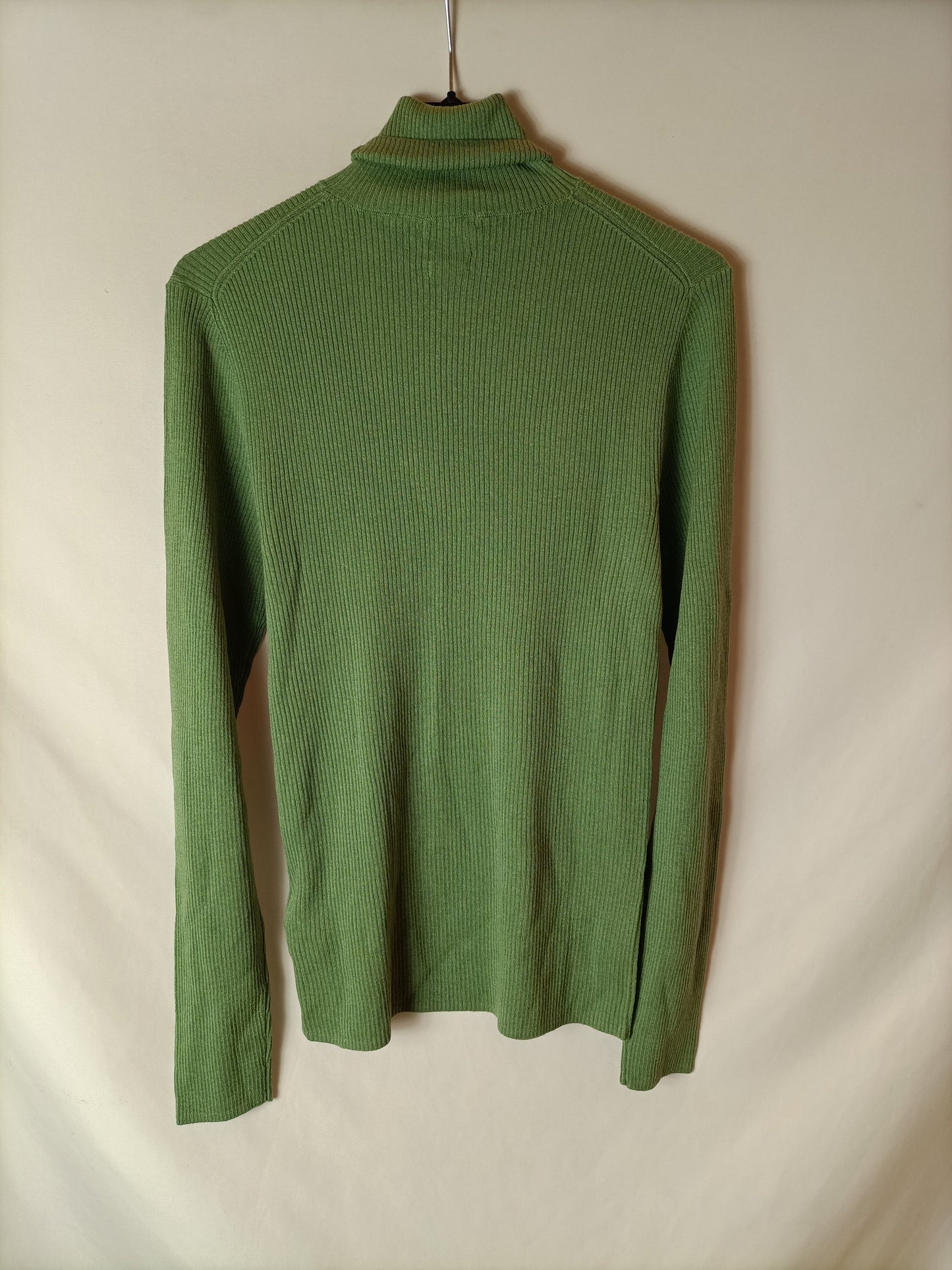 MASSIMO DUTTI. Jersey canalé cuello vuelto rosa. T M