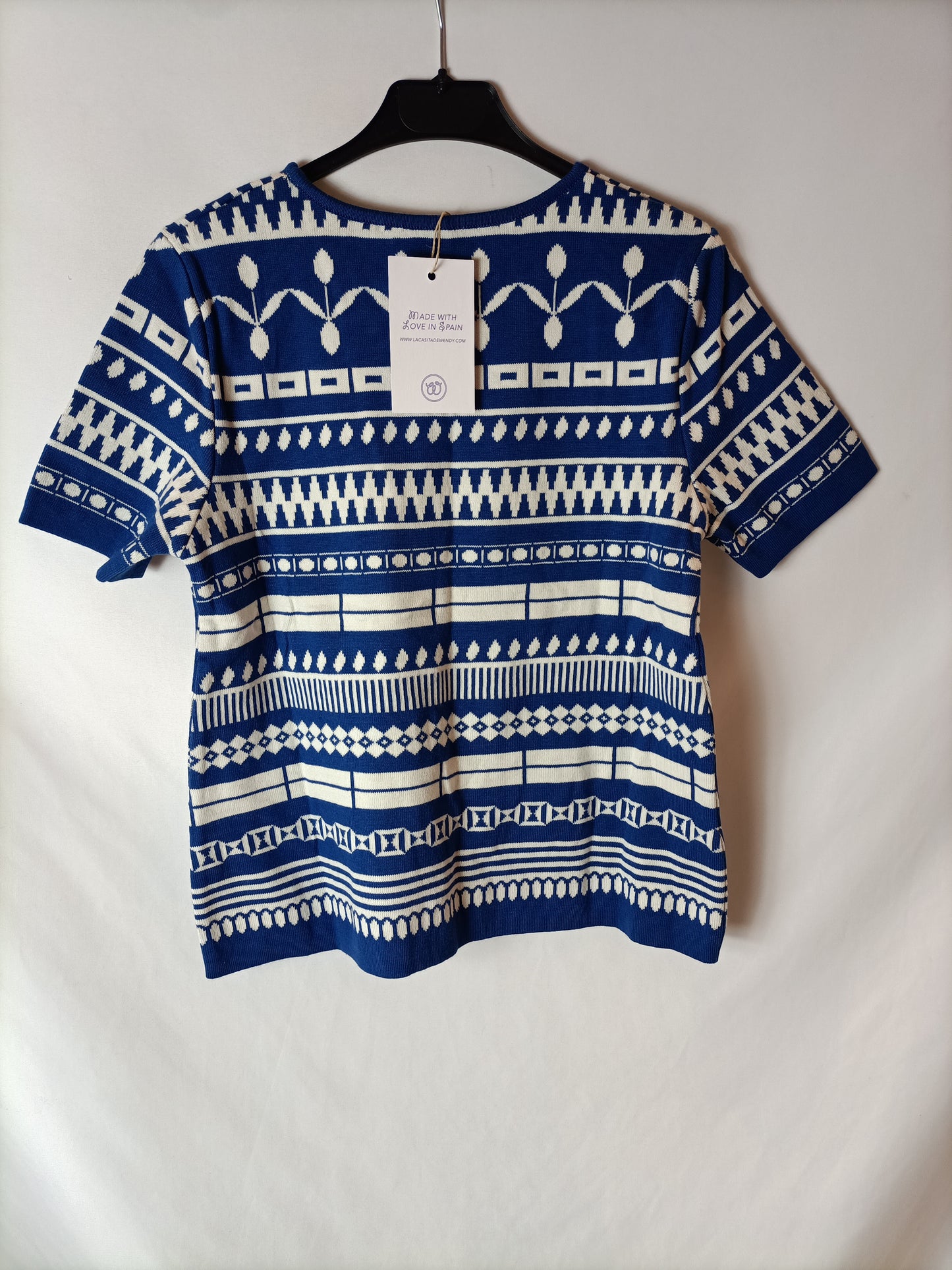 WENDY'S LITTLE HOUSE. Printed blue top. Size 38