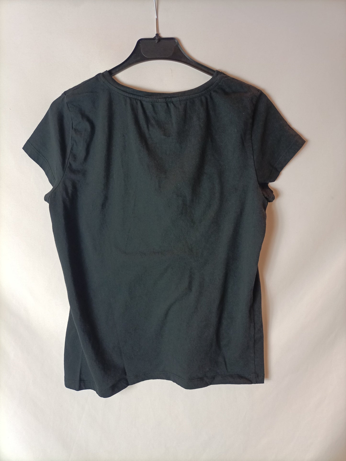 VERO MODA. Camiseta negra lentejuelas. T M
