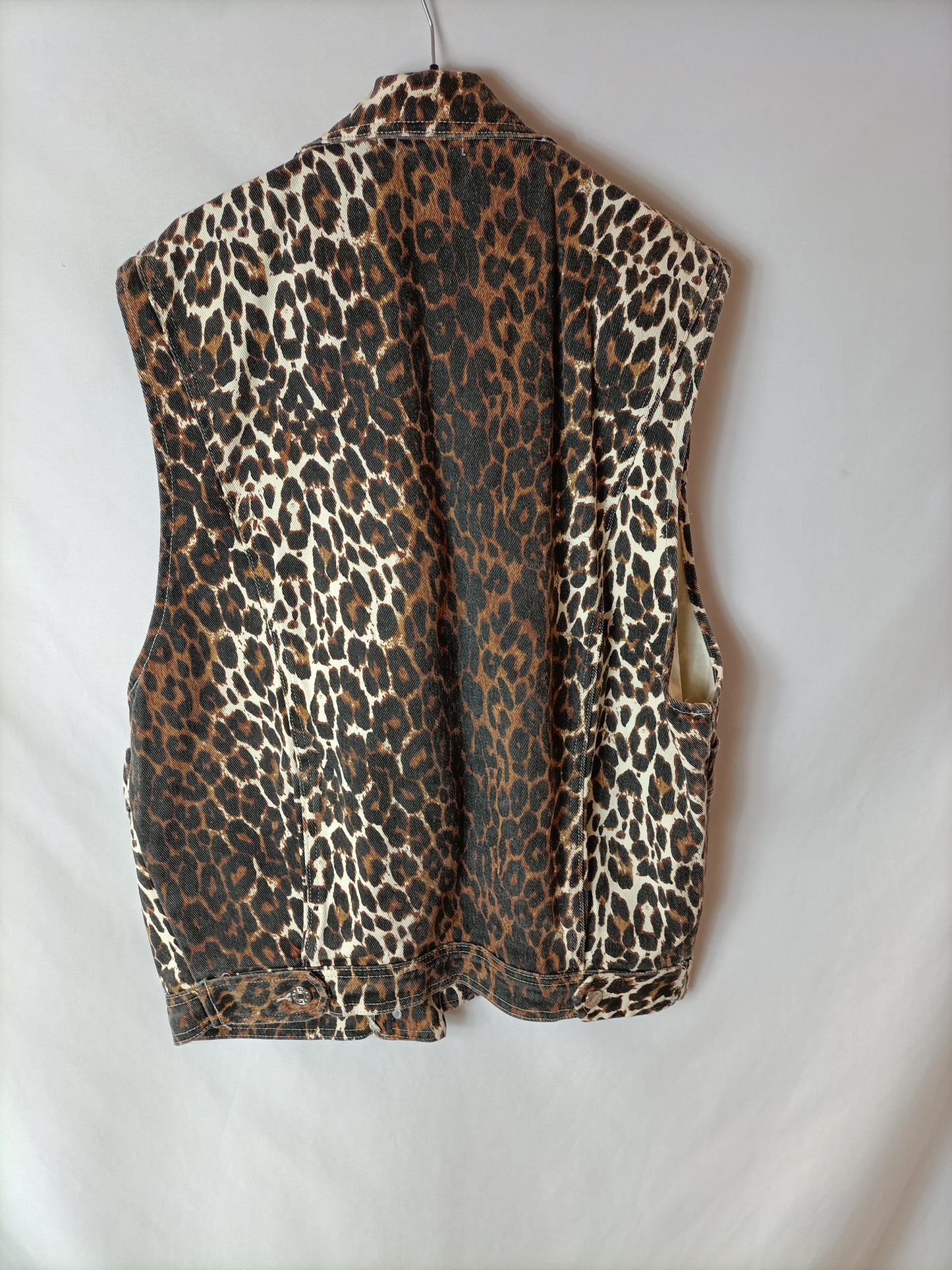 LOAVIES. Chaleco denim animal print. T S