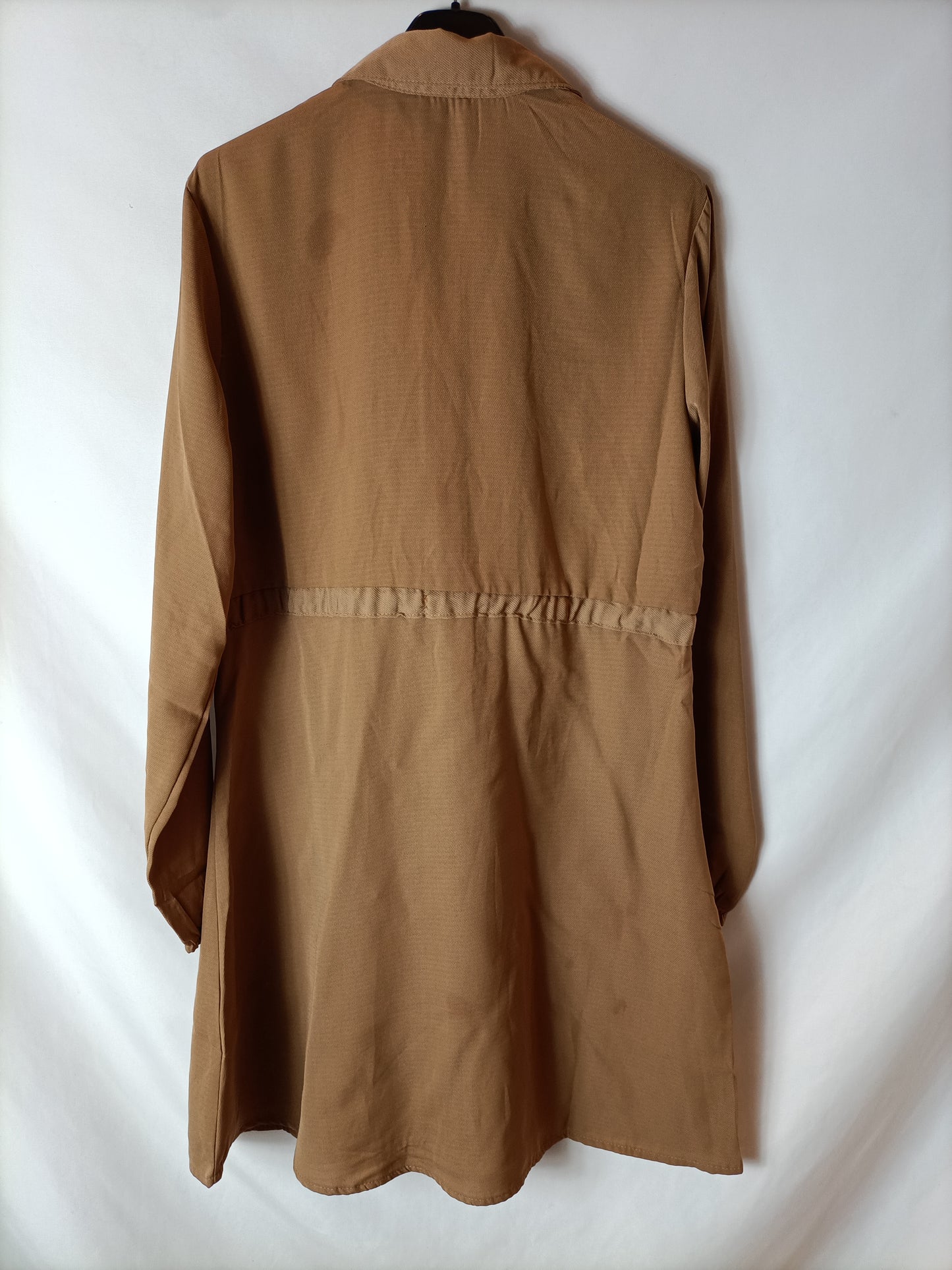 JANINA. Vestido camisero camel. T 36