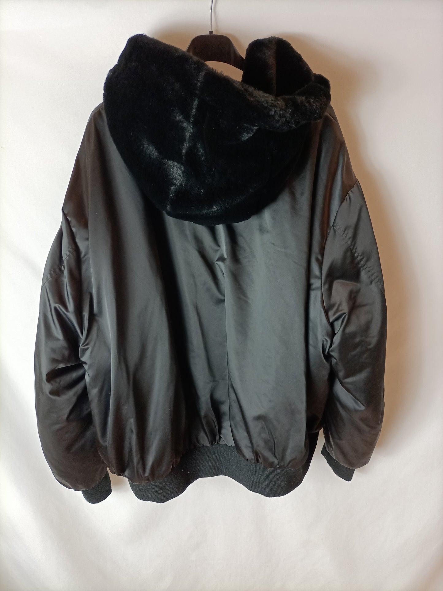 ZARA. Abrigo reversible negro. T S