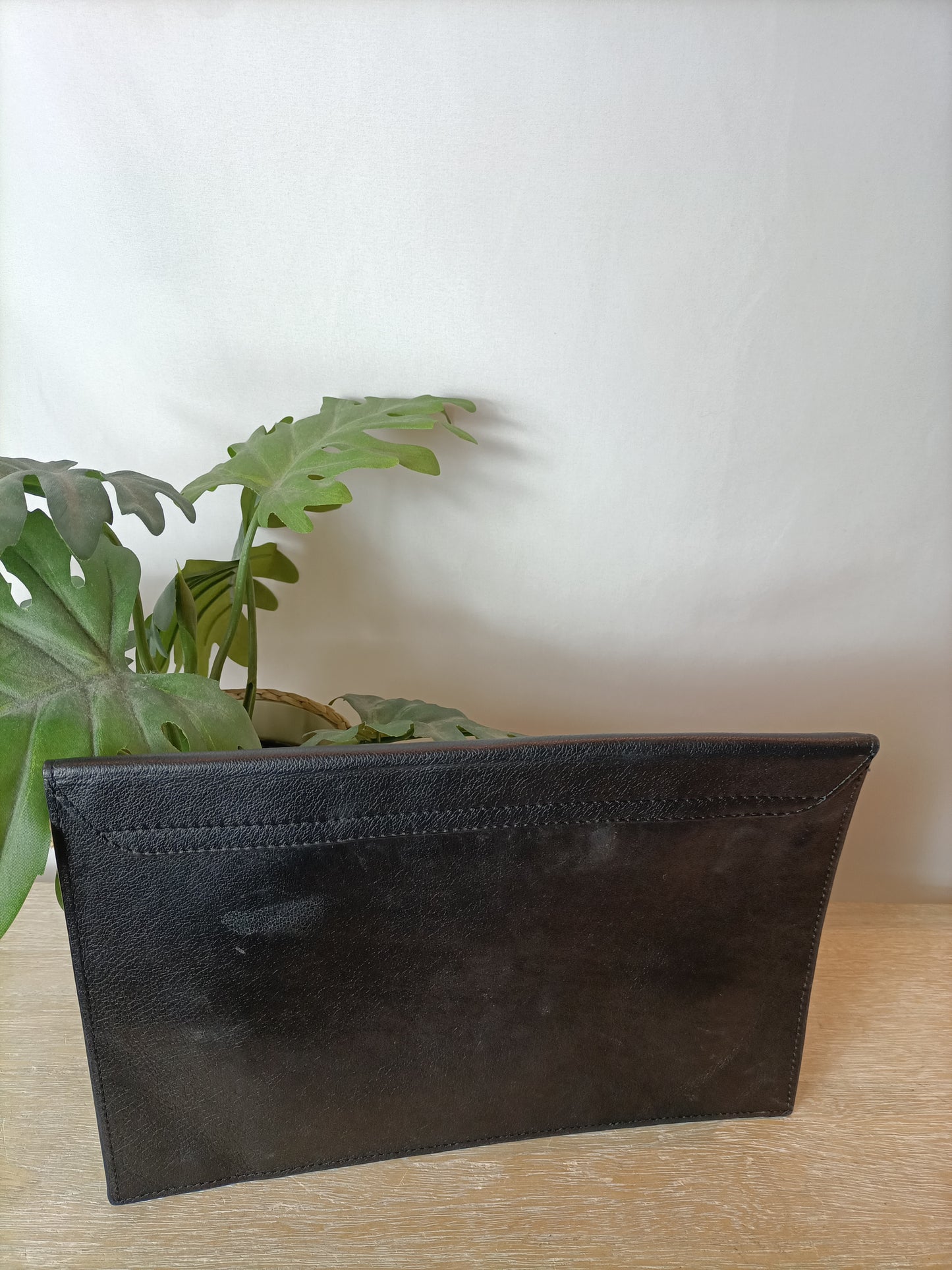 JACQUERS. cartera de mano negra. (Tara)