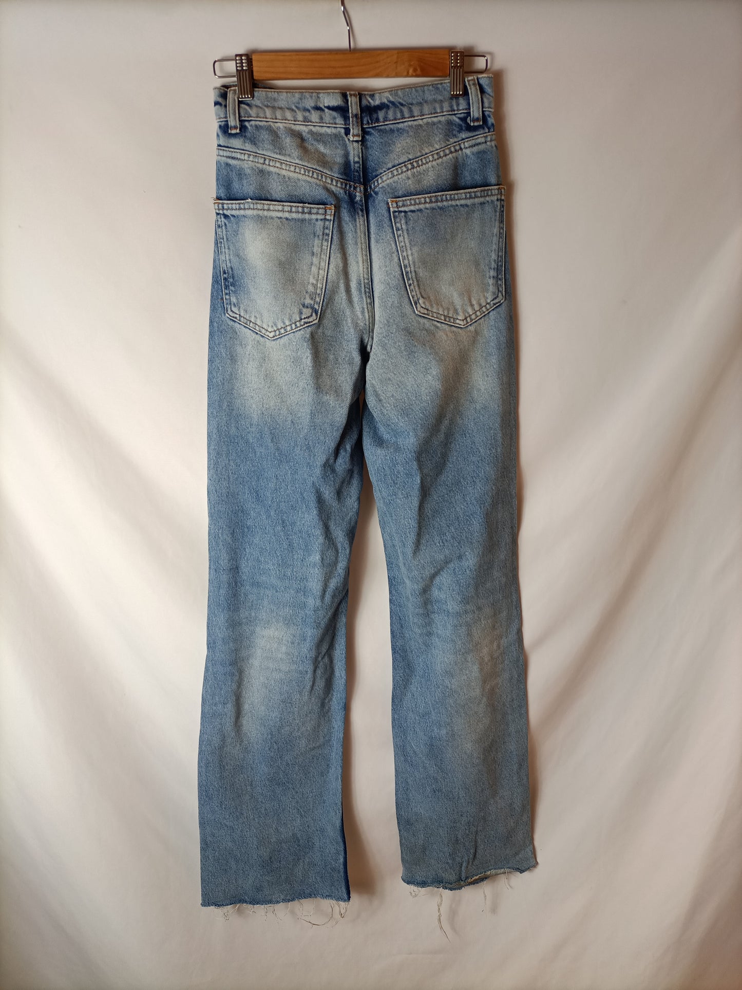 ZARA. Pantalón ancho rotos T.34