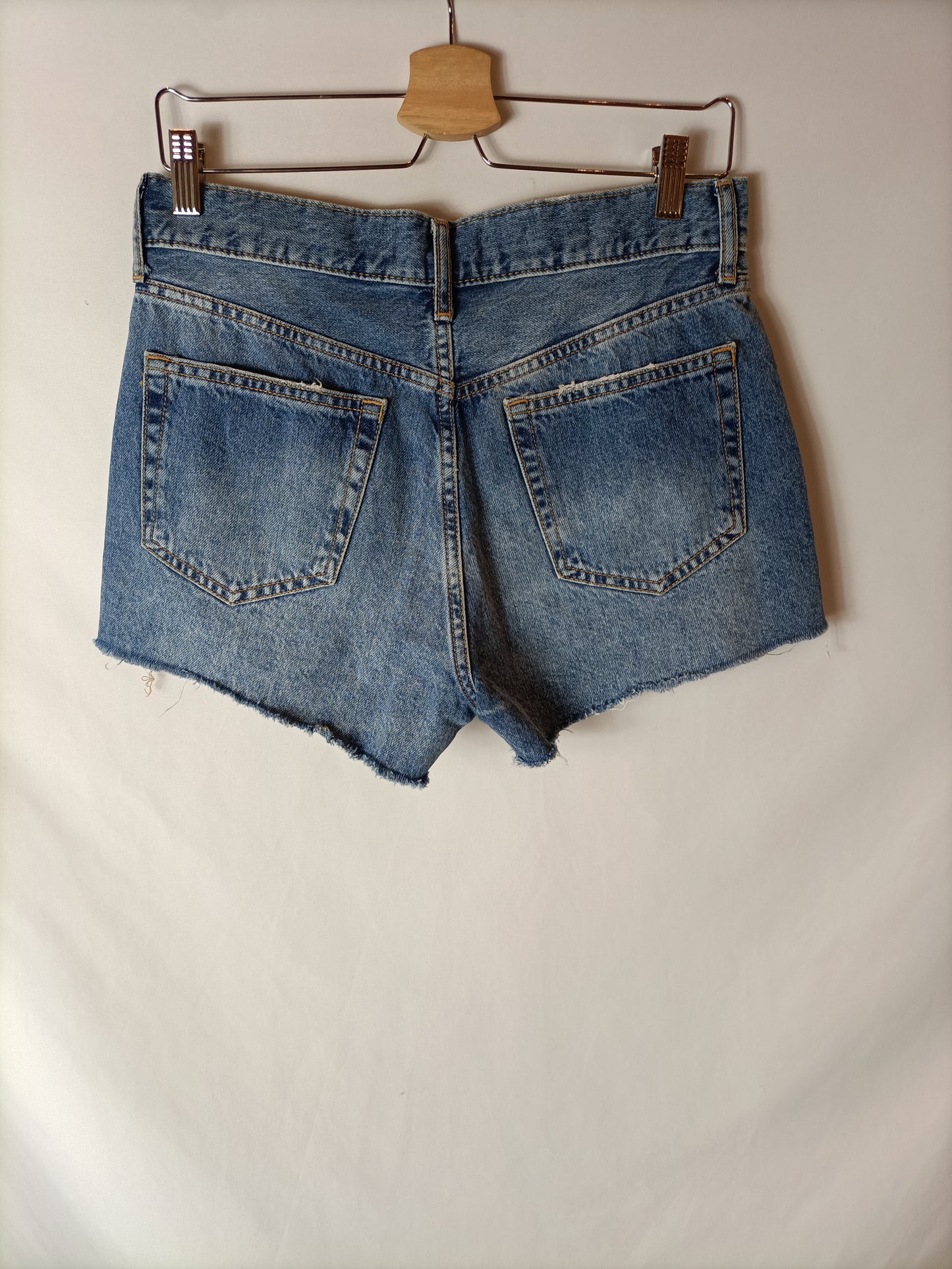 MANGO. Shorts vaqueros tiro alto. T 36