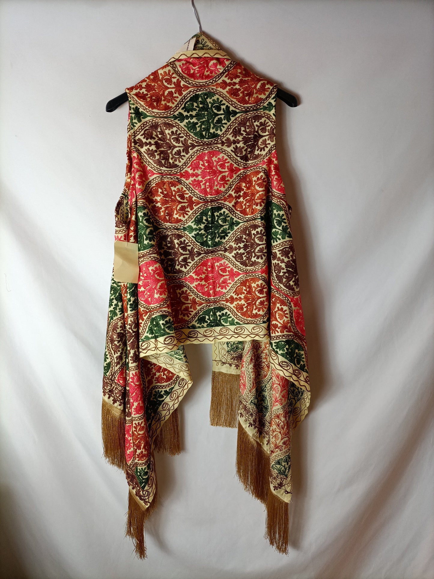 WATUSSY. Chaleco flecos bordados. T U