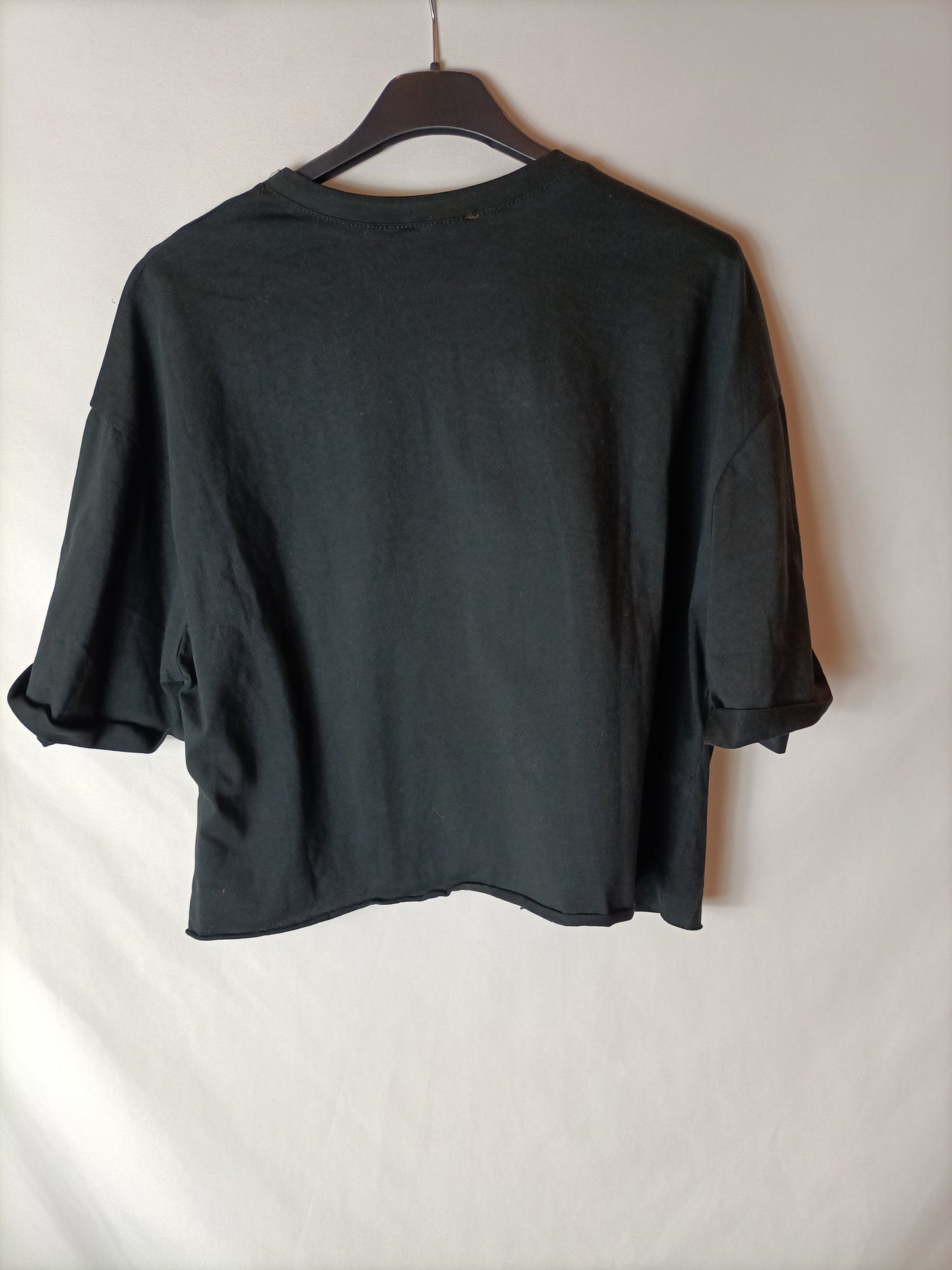 ZARA. Camiseta negra libélula pedrería. T M