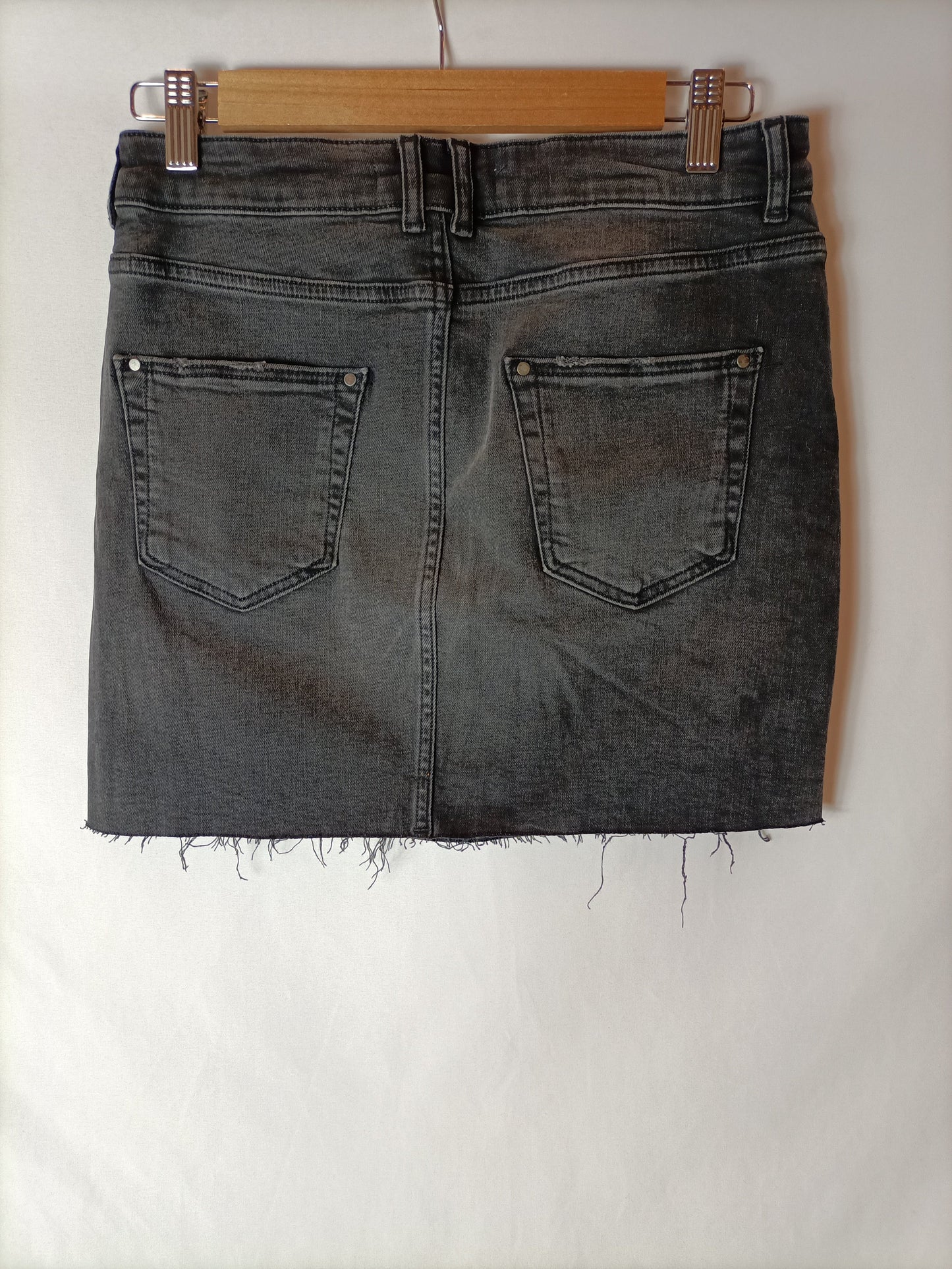 ZARA. Falda denim elástica negro desgastado. T S