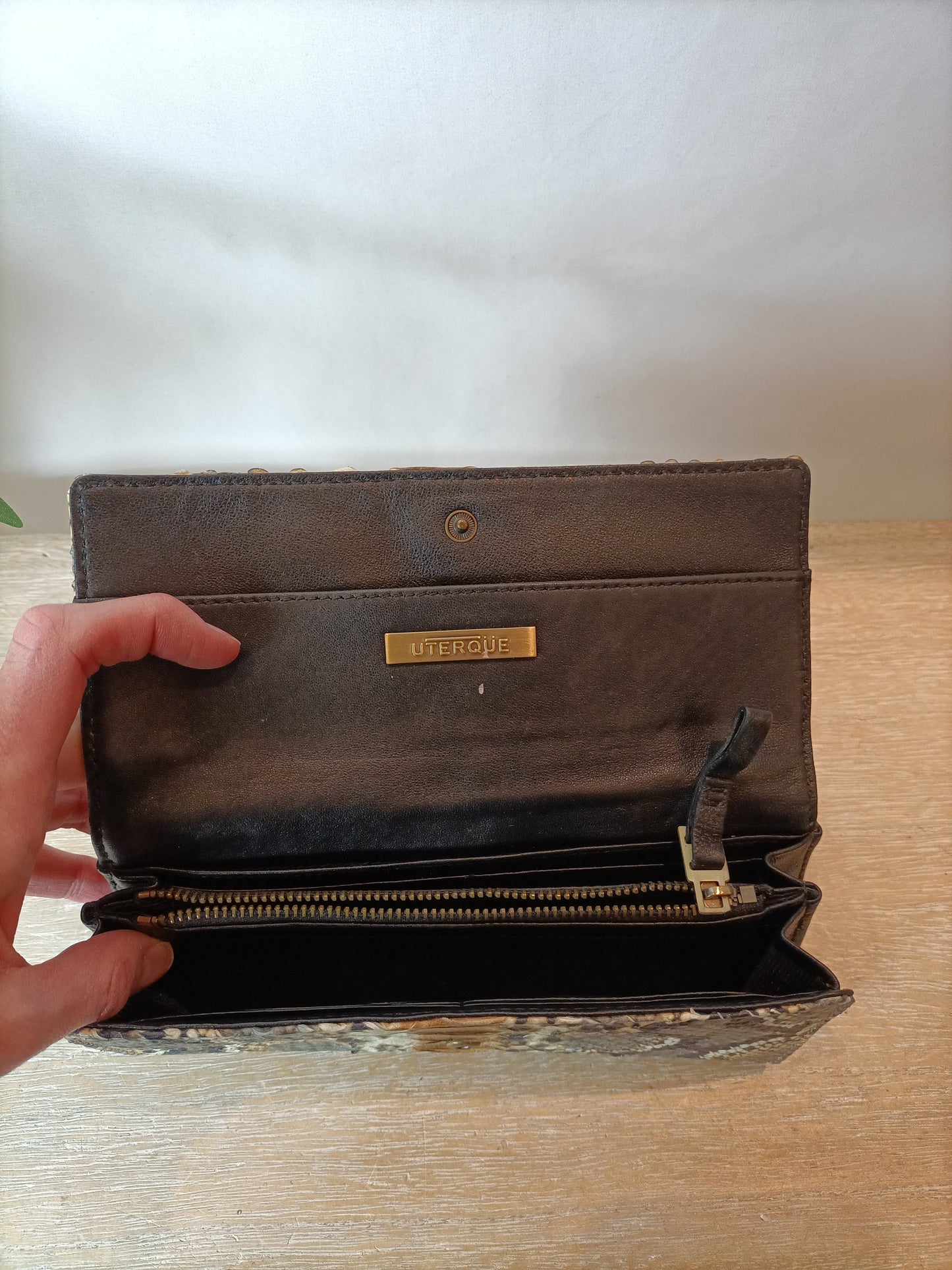 UTERQÜE. Cartera de piel