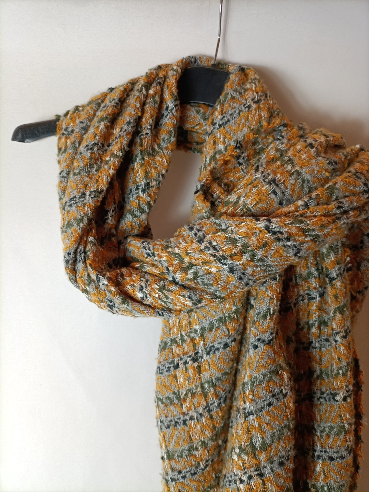 MONISQUI. Tweed-effect scarf