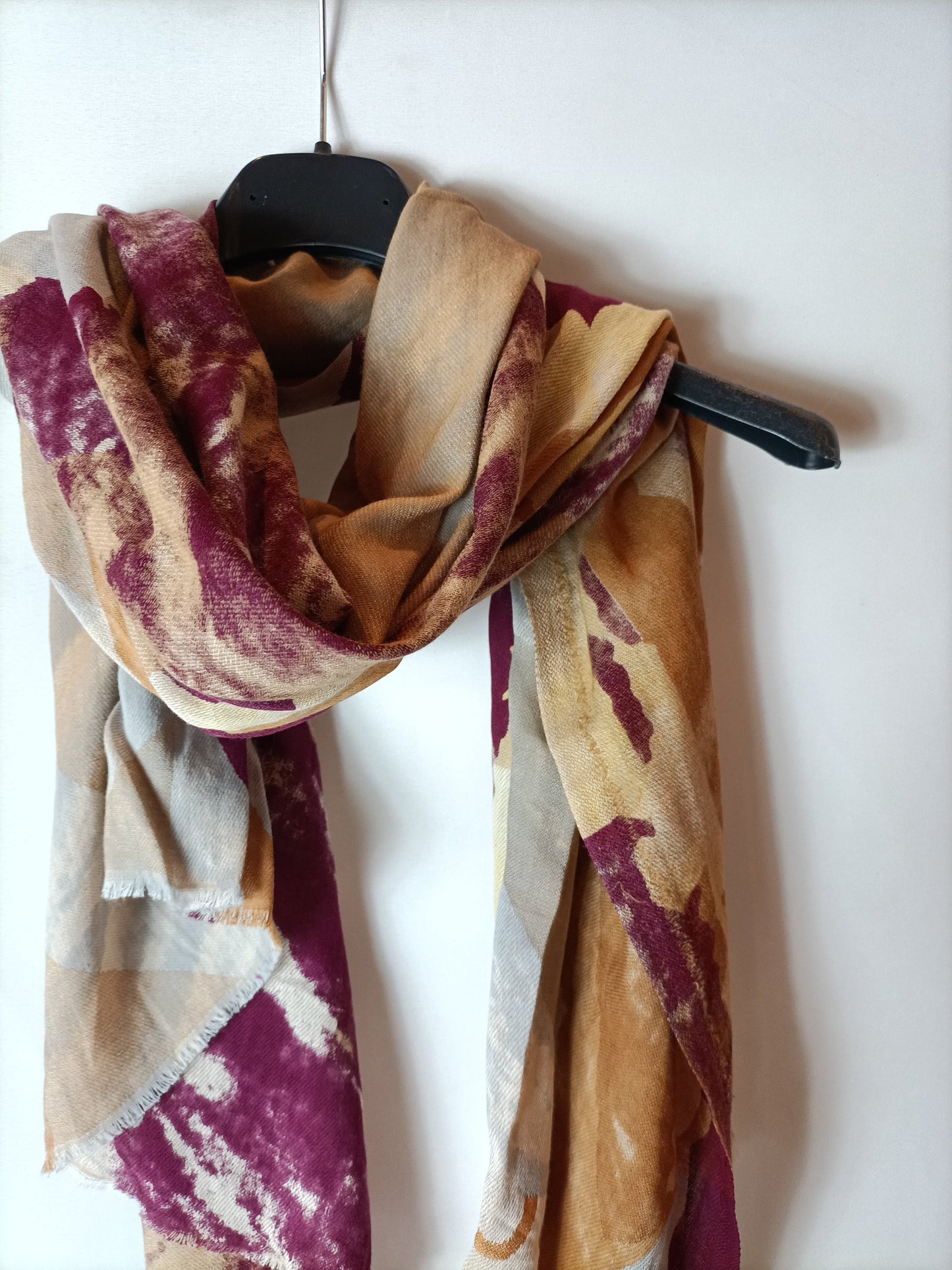 ADOLFO DOMINGUEZ.fular estampado