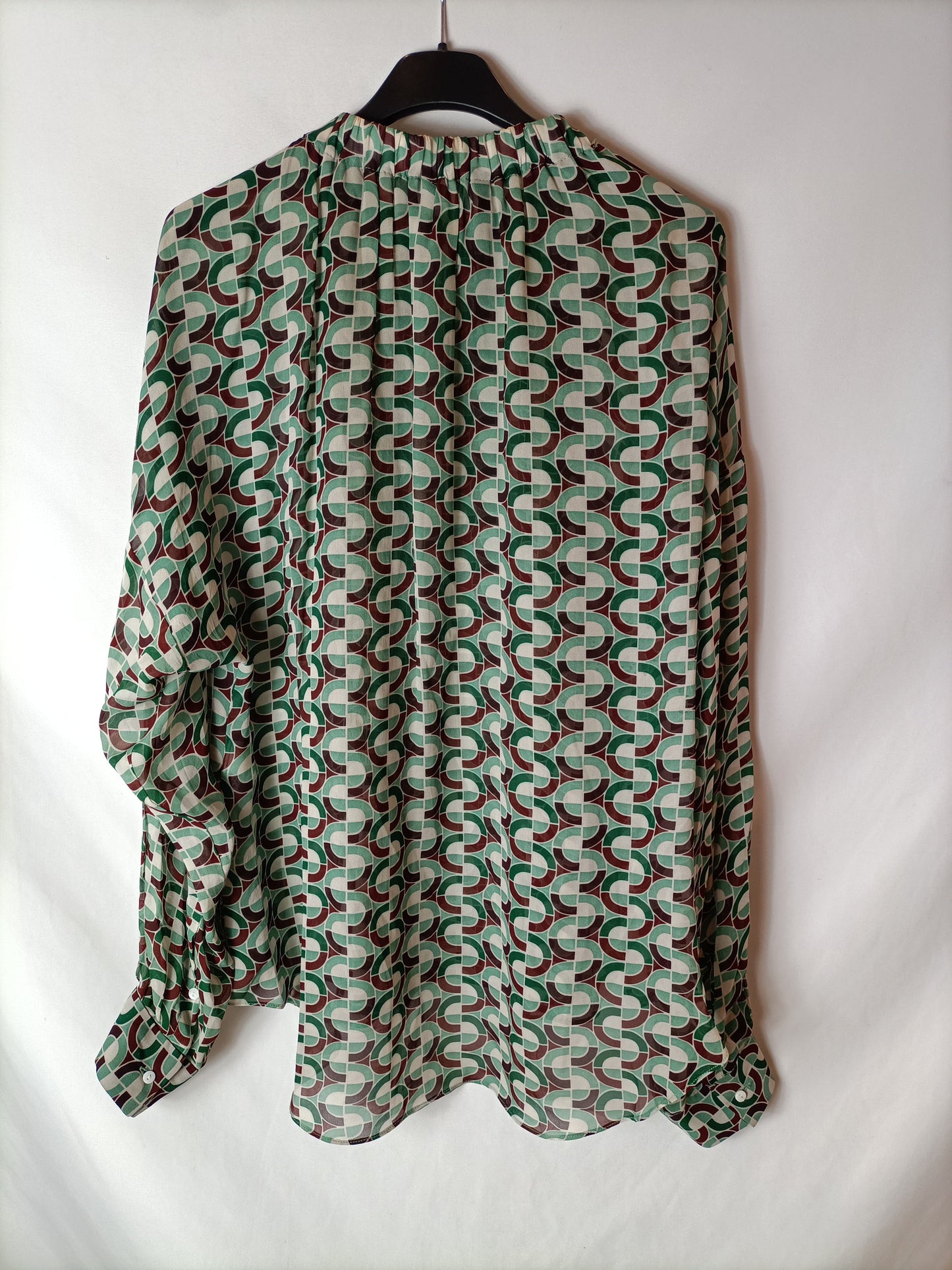 ZARA. Blusa fluida estampada T.L