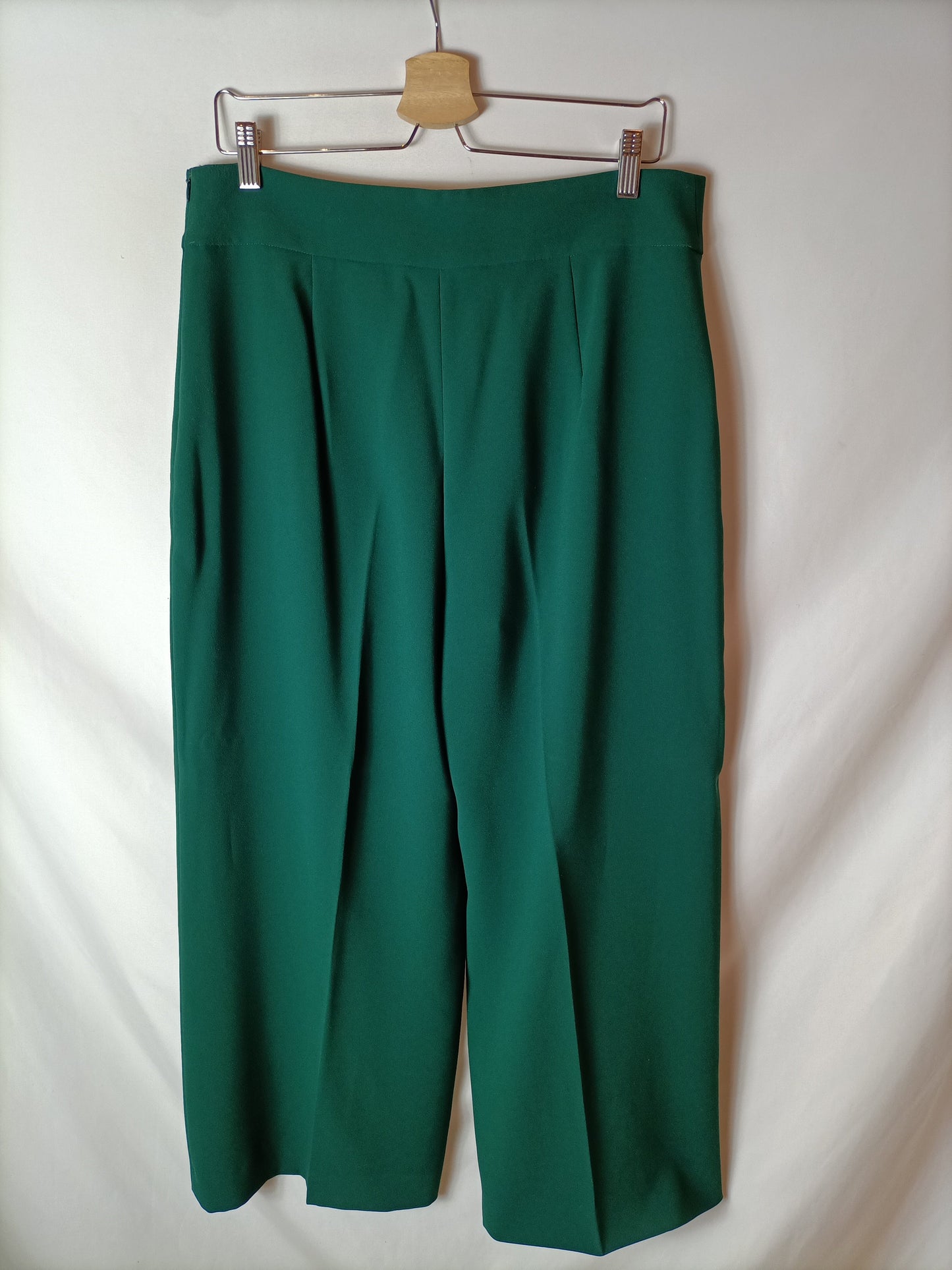ZARA. Green culottes, size XL