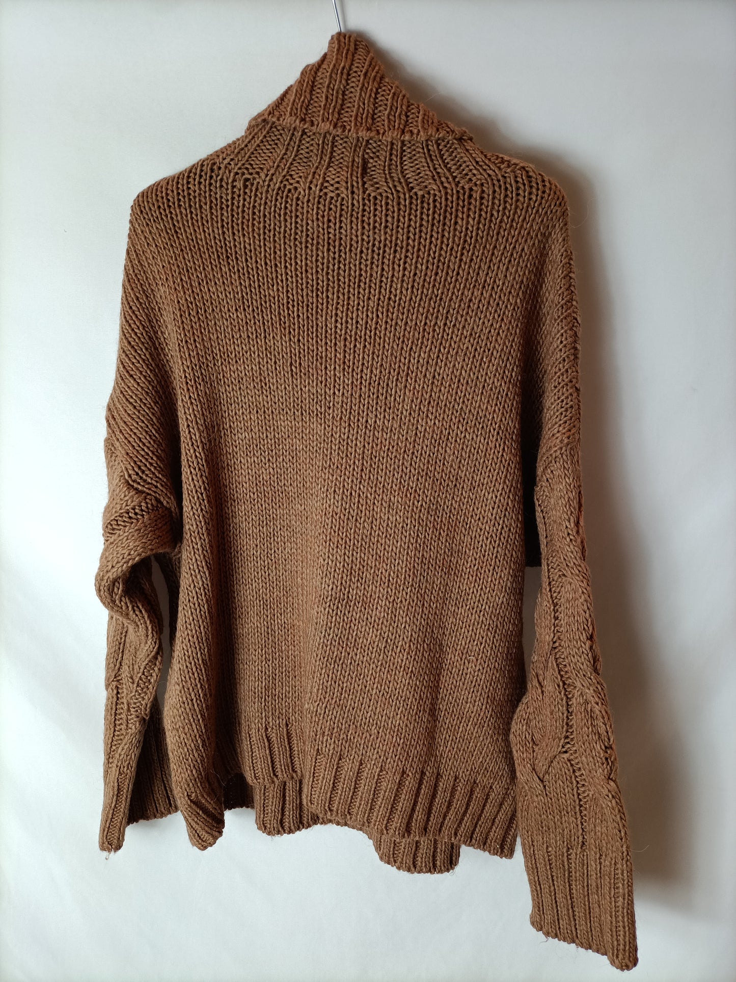 RITA ROS. Jersey marrón claro ochos. T S/M