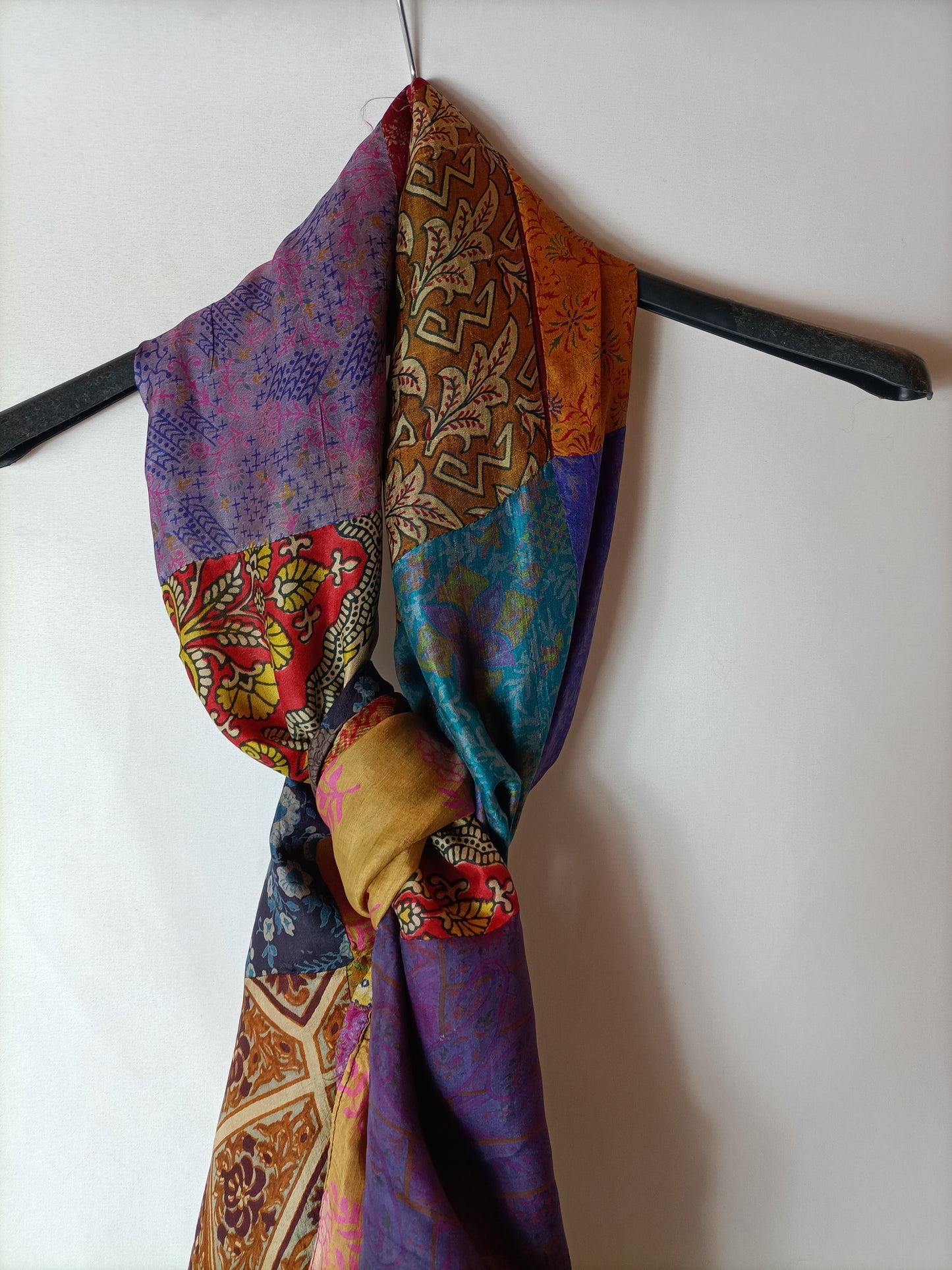 CARPE DIEM. Multi-print scarf