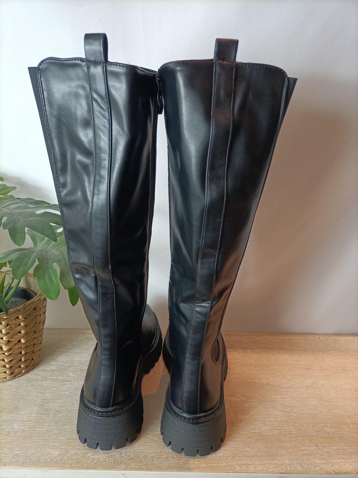 ROSE HILL. Botas negras altas T.38