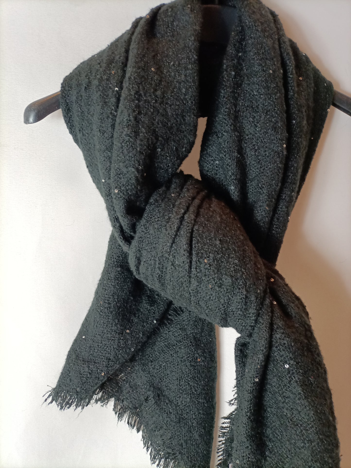 ANNA FIELD. Bufanda negra lentejuelas