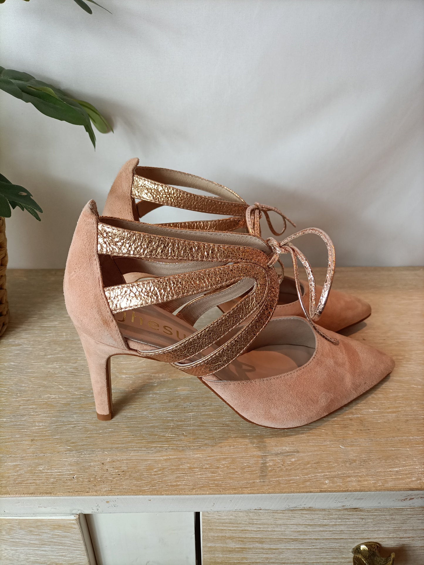 JHESU. Tacones doble textura . T 38