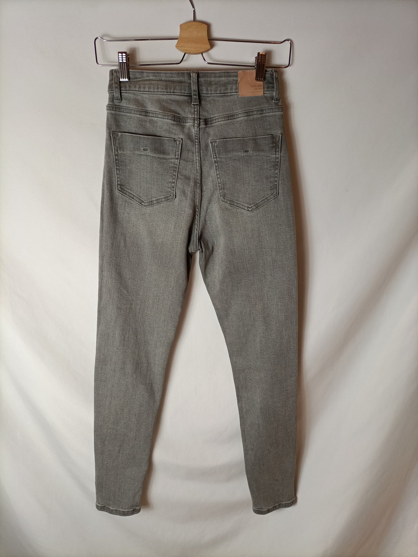 ZARA pantalones pitillo grises T.34
