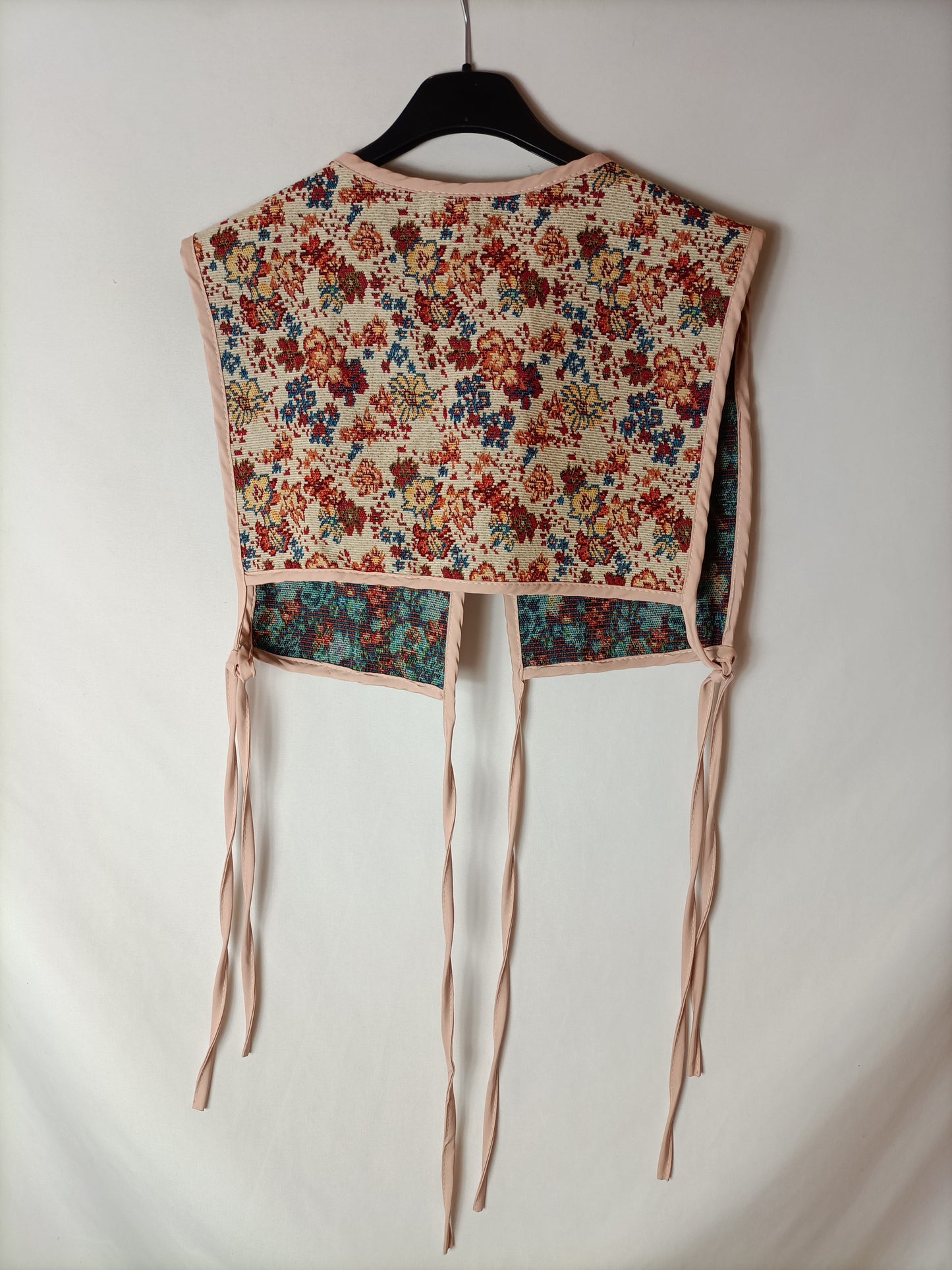 OTRAS. Chaleco cortito flores TU