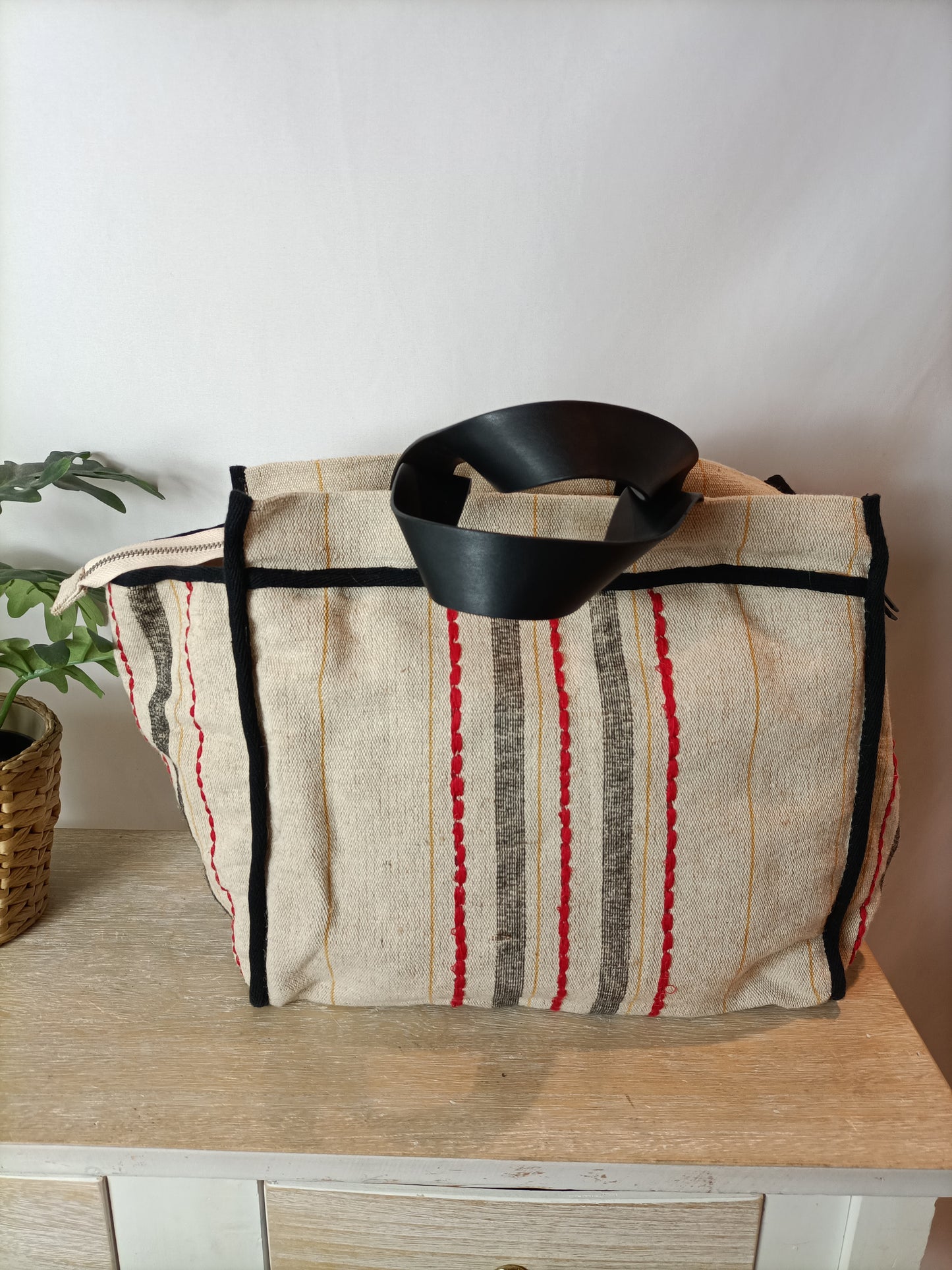 ZARA. Embroidered shopper bag