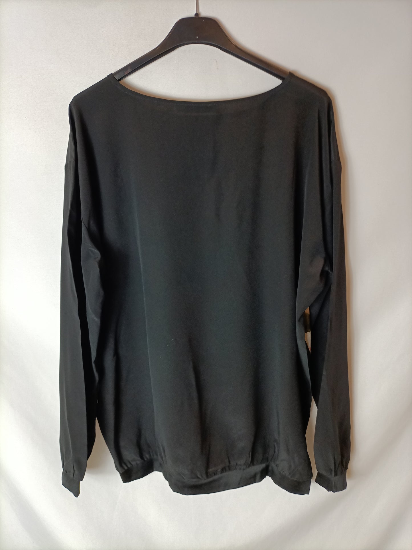 CHARLOTTE SPARRE. Tl two-tone blouse