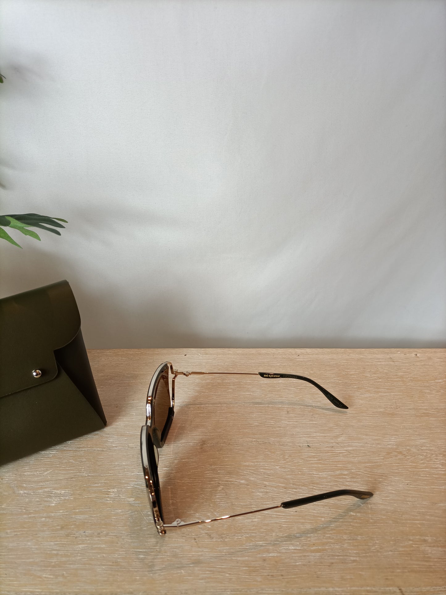 MO X OLIVA. Gafas de sol