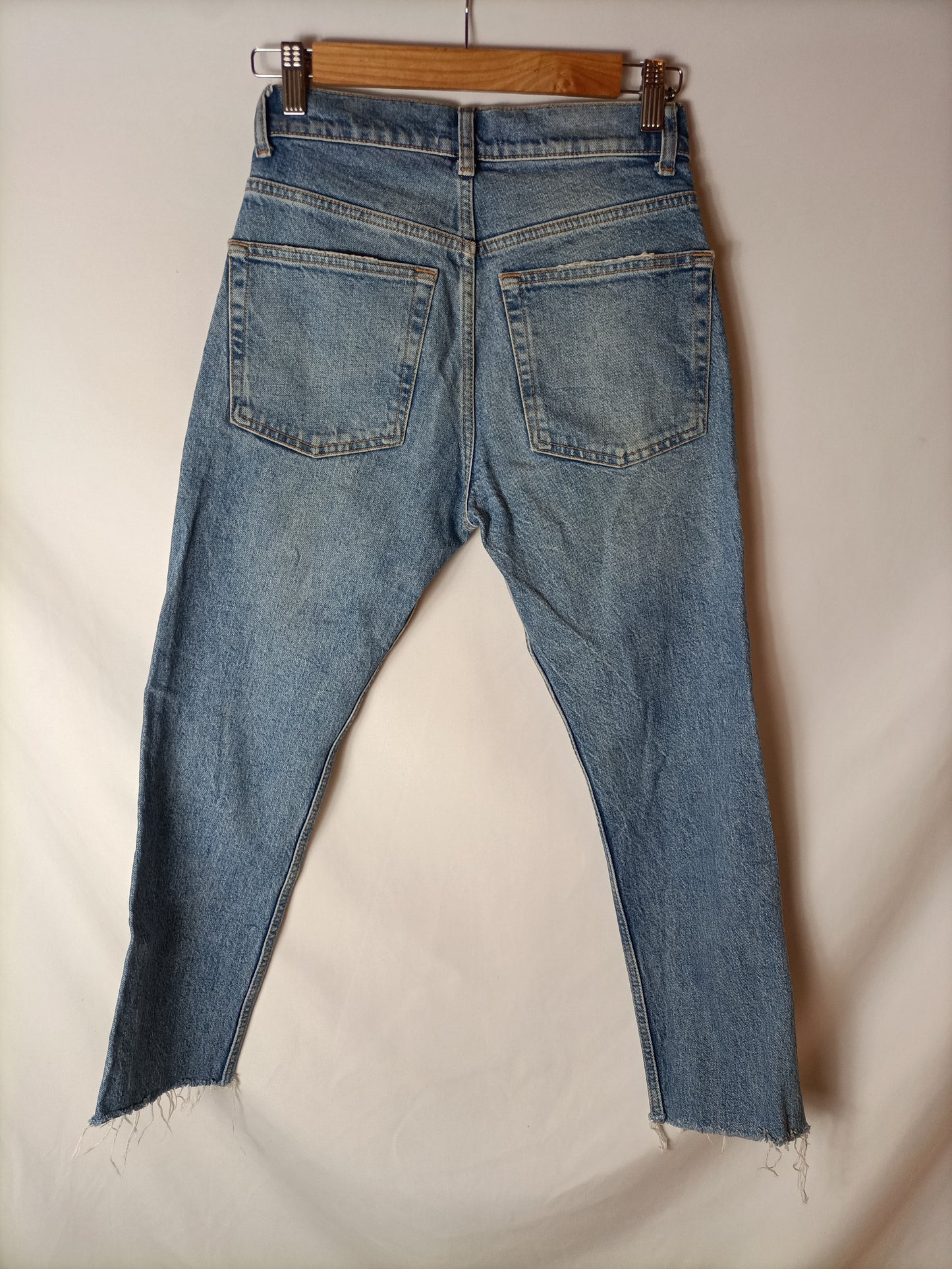 ZARA. Pantalón recto vaquero T.34