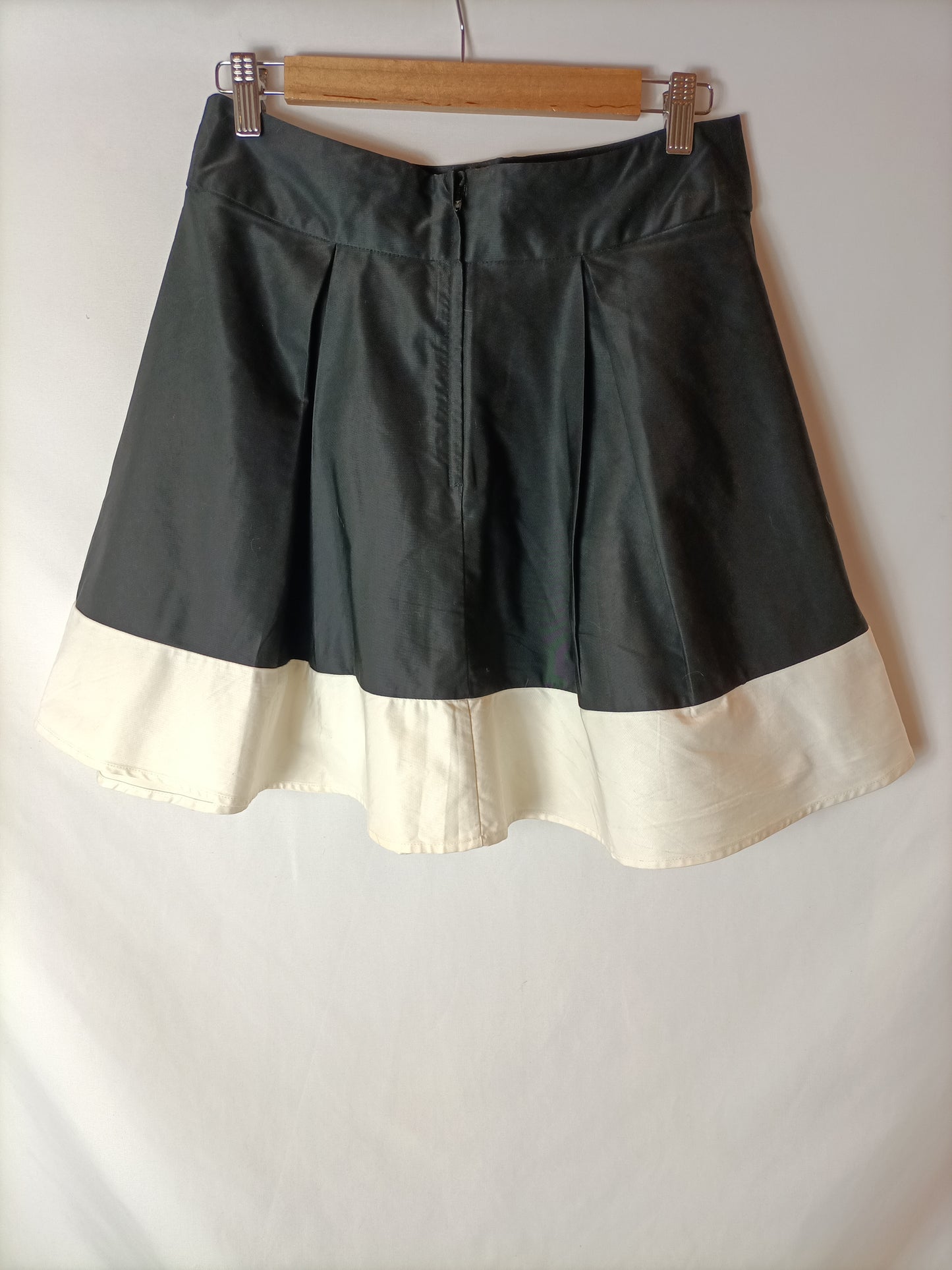 H&M. Falda tablas bicolor T.40