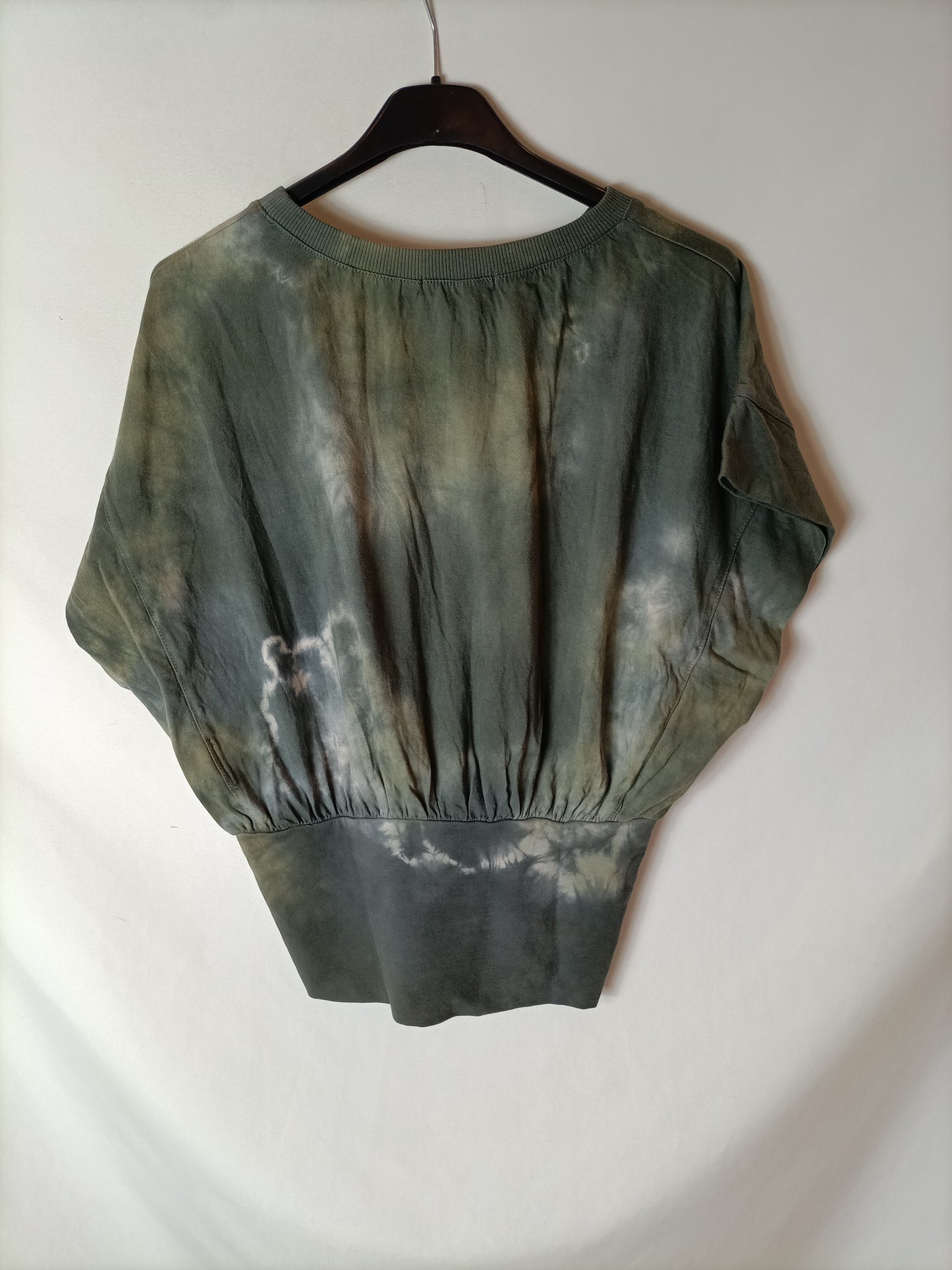 SEVENTEES. Camiseta verde tie dye T.1(s)