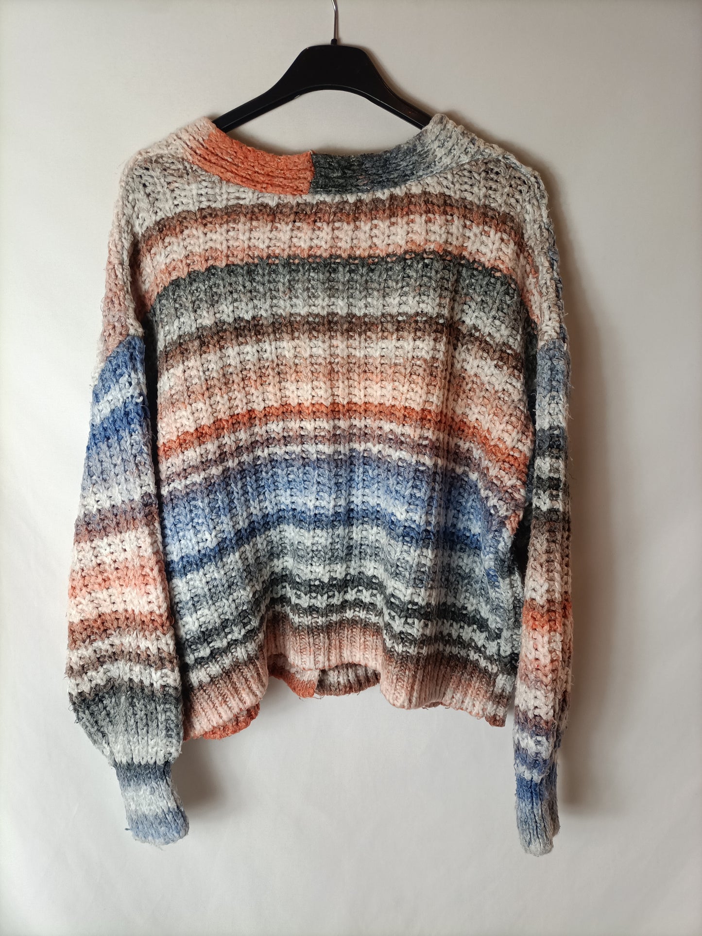 STRADIVARIUS. Buttoned sweater Ts colors (tara)