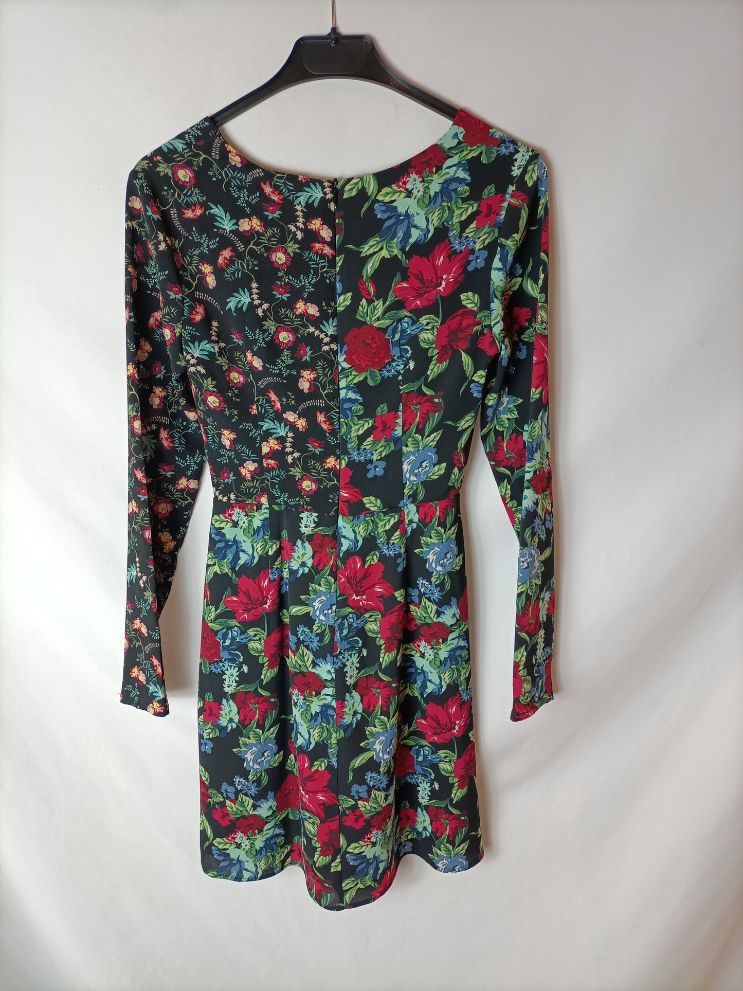 BERSHKA. Vestido negro flores T.xs