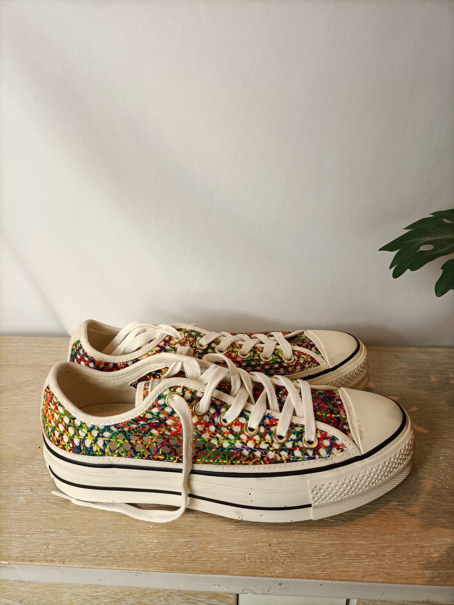 CONVERSE. Zapatillas rejilla colores. T 39