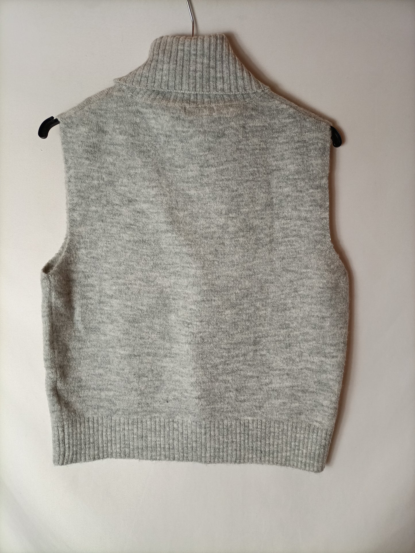EASY WEAR. Chaleco gris cuello alto T.m
