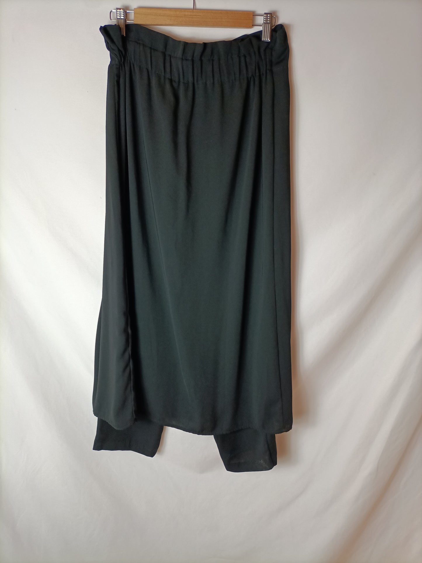 ZARA. Falda/pantalón midi botones T.m