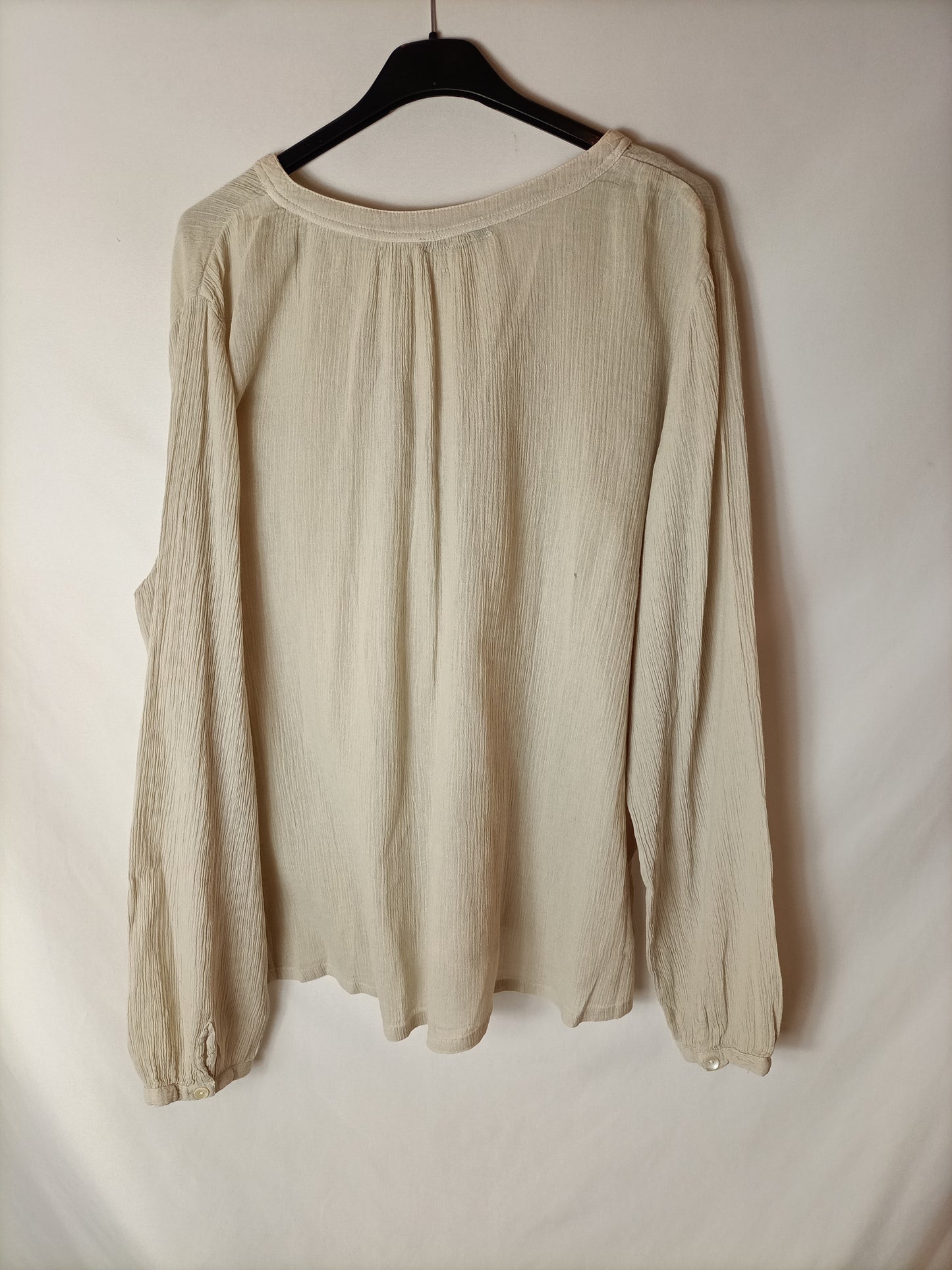 NATURA. Blusa beige semitransparente. T L/XL