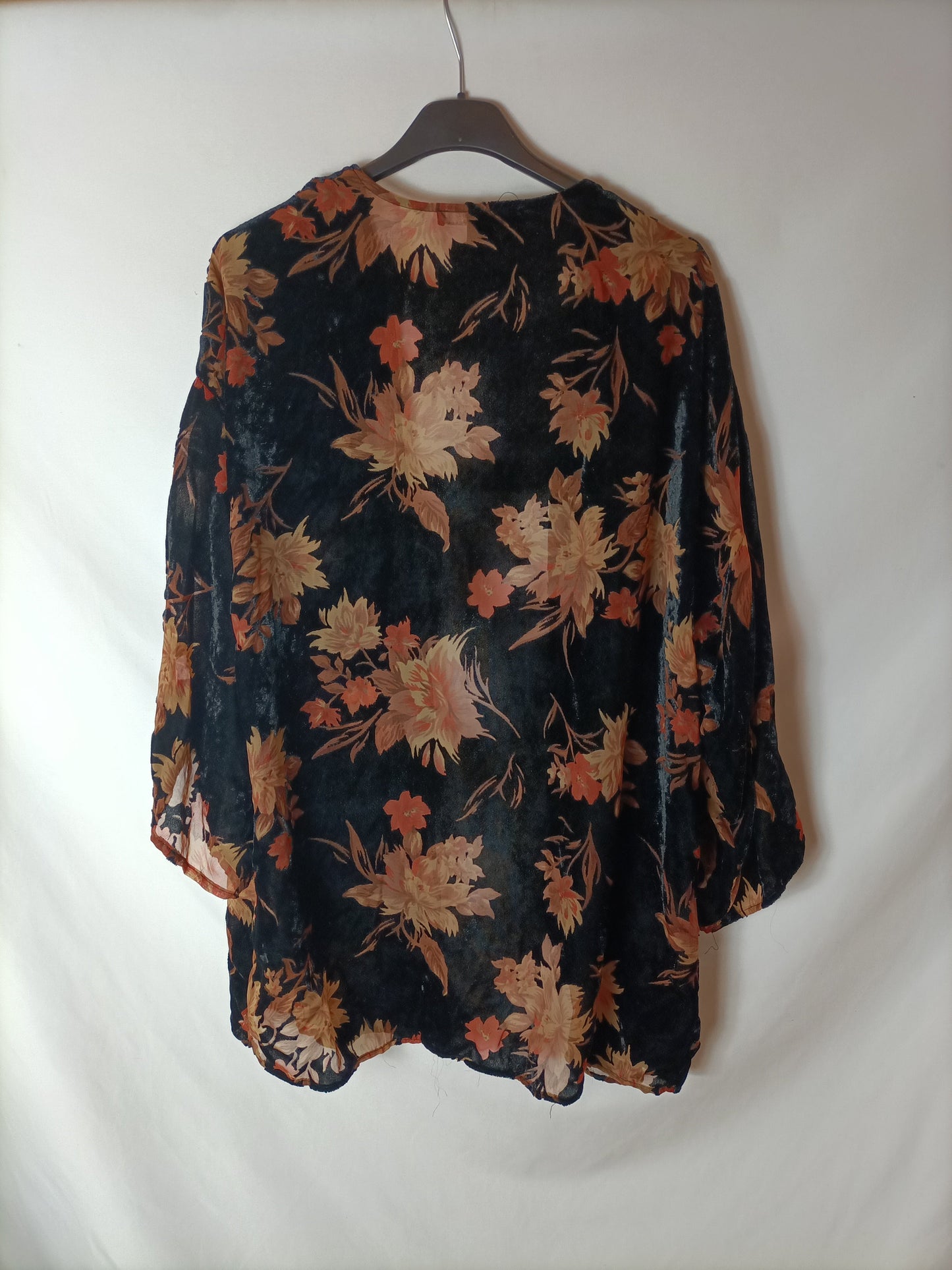FOREVER21. Velvet Floral Kimono Ts