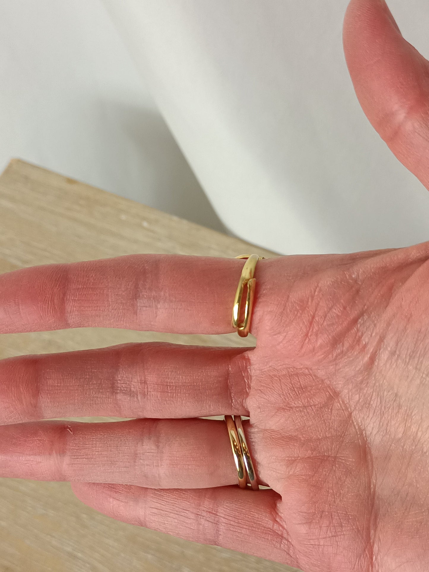 OTRAS. Anillo gota rosa