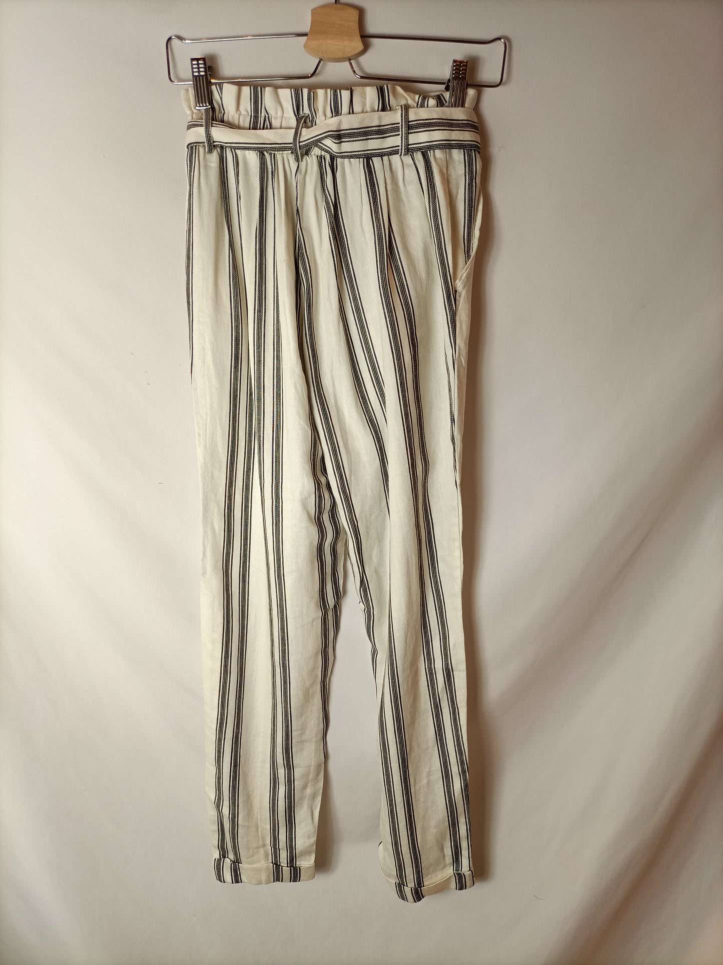 BERSHKA. Pantalón fluido rayas T.s