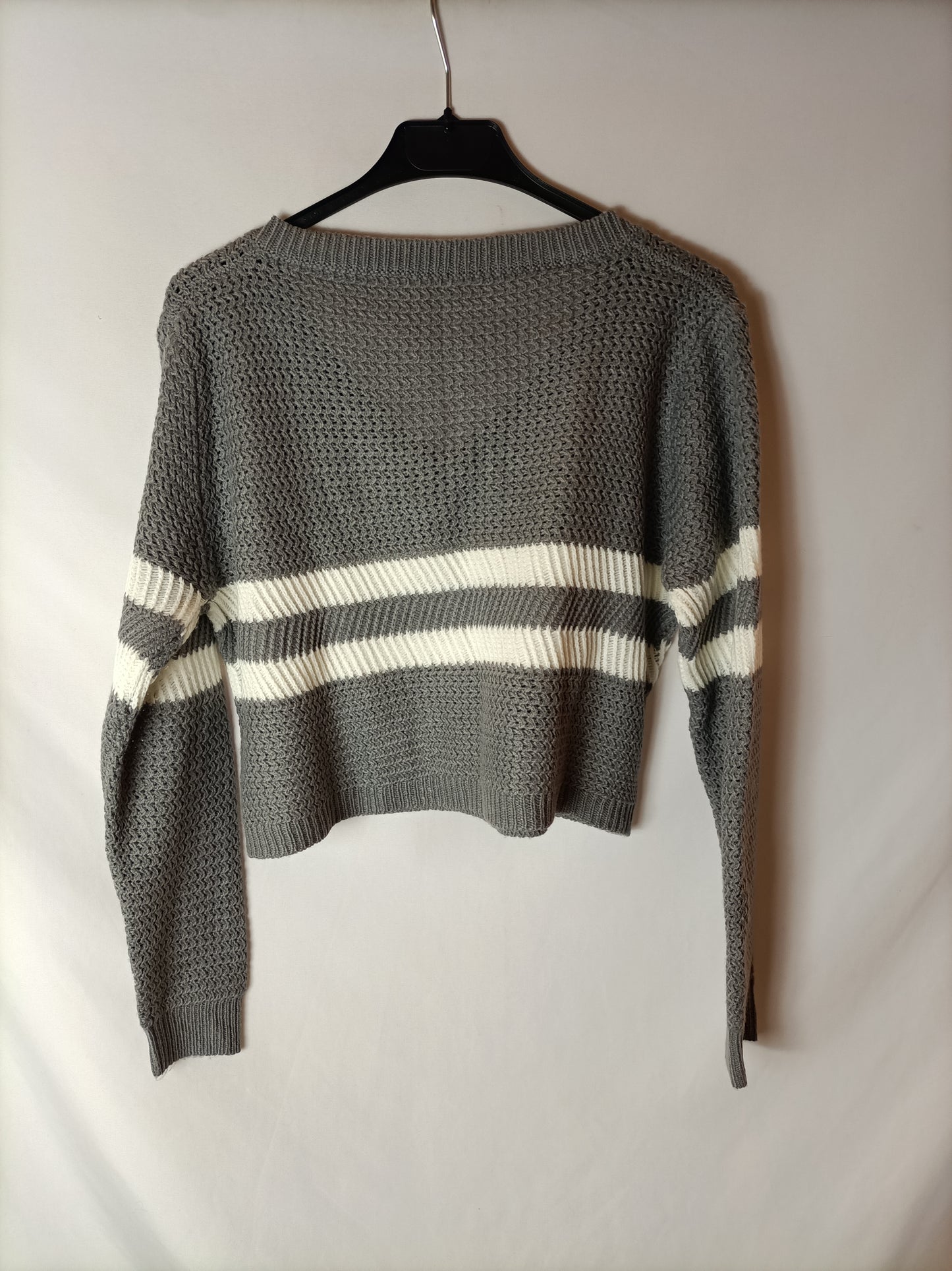 OTHERS. Short grey striped sweater. TS