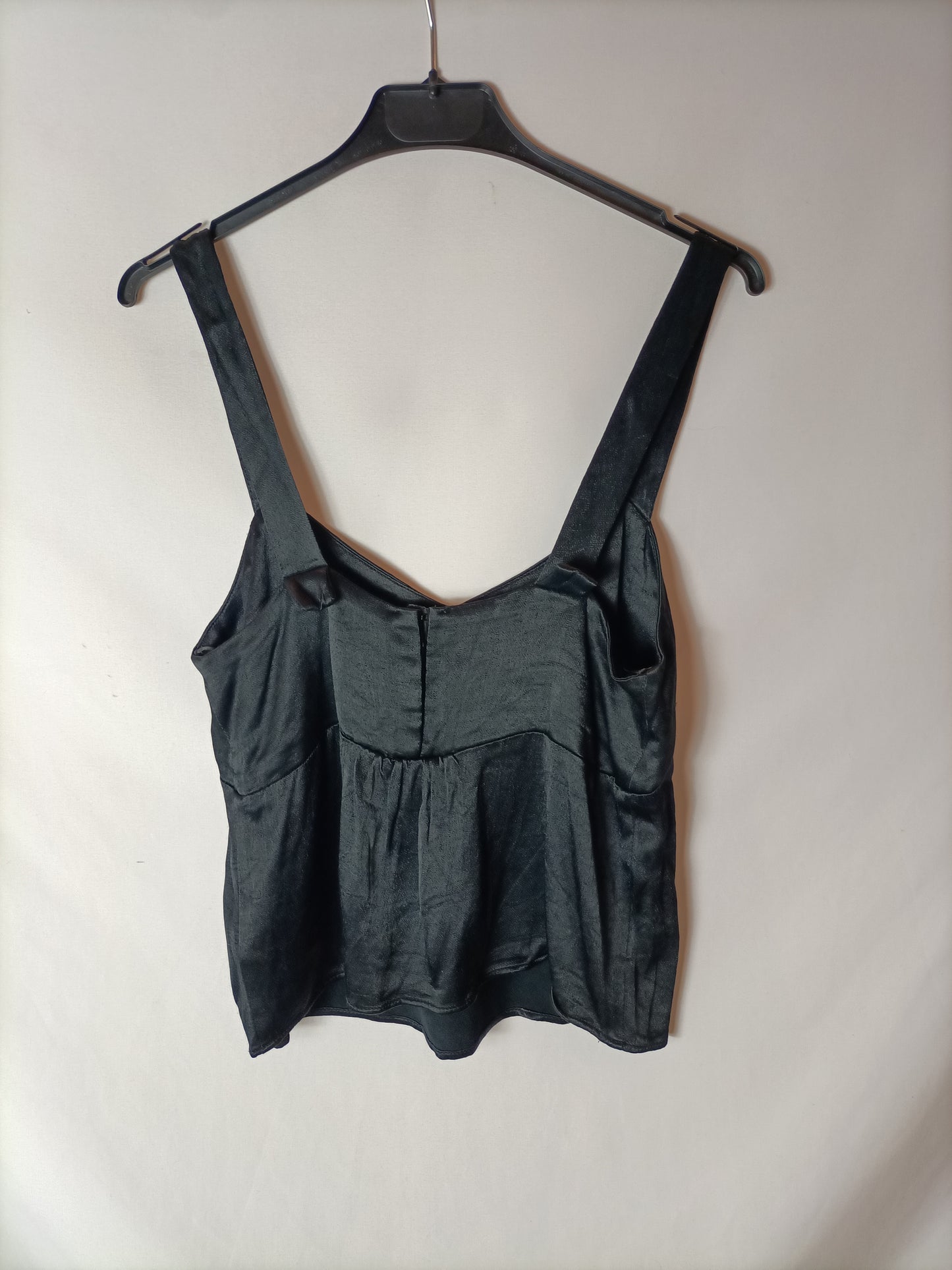 ZARA. Top negro satinado . T XS