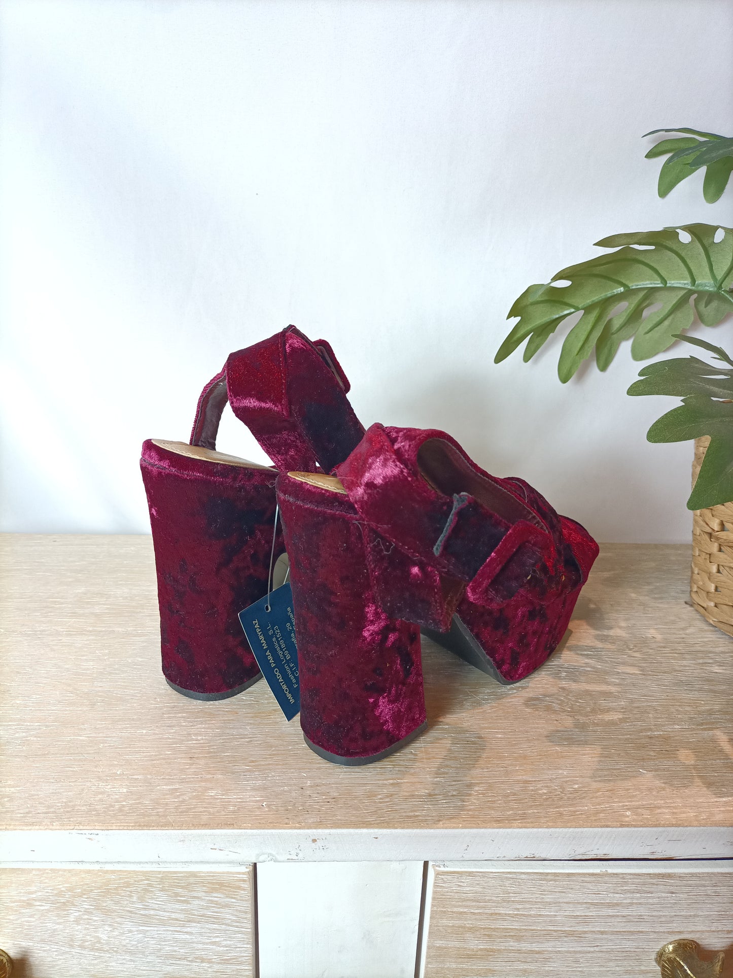 MARYPAZ. Sandalias plataforma terciopelo burdeos. T 38