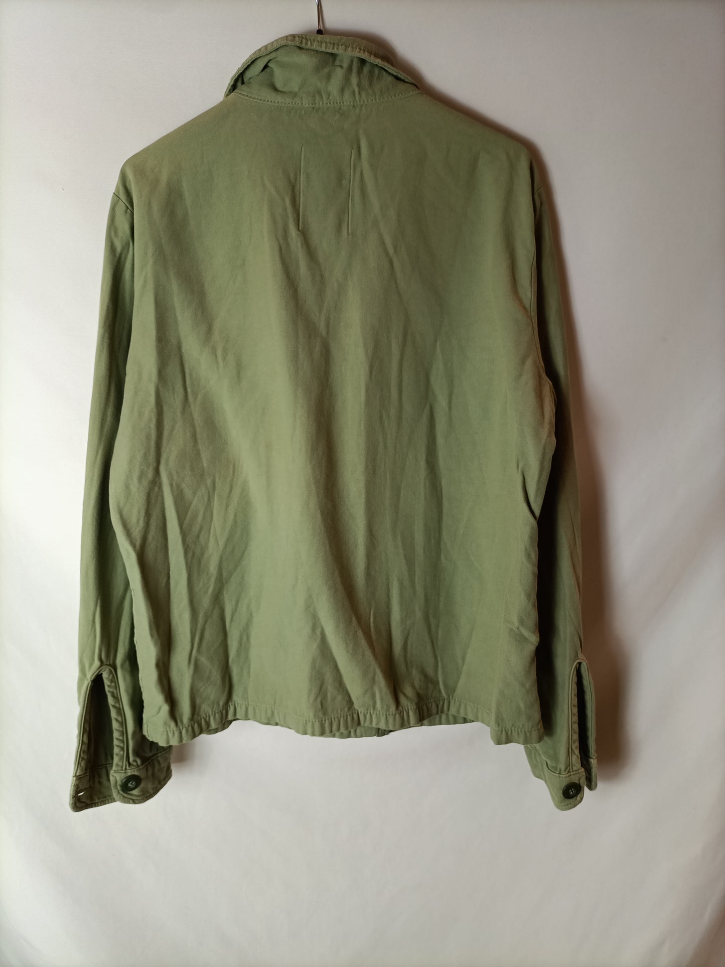 ZARA. Sobrecamisa verde parches. T L