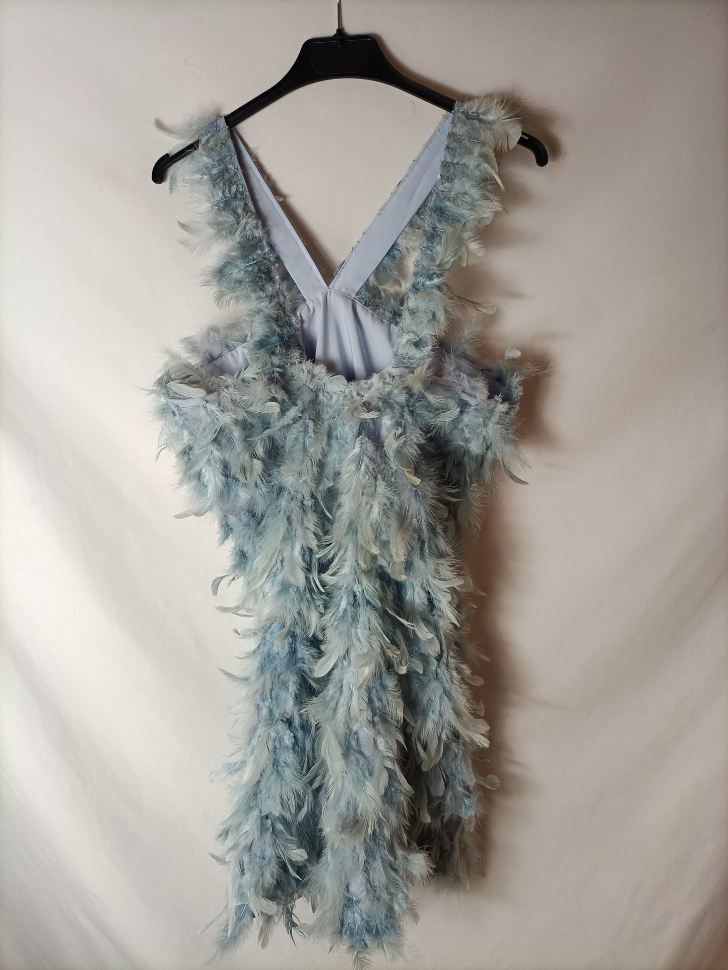 ROCIO OSORNO. Vestido celeste plumas. T S/M