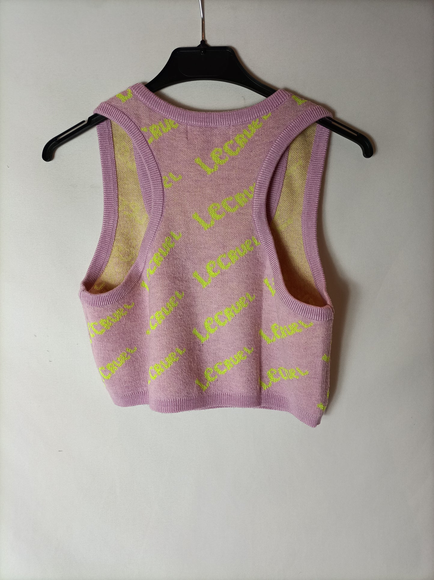 LECRUEL. Top corto letras flúor. T XS